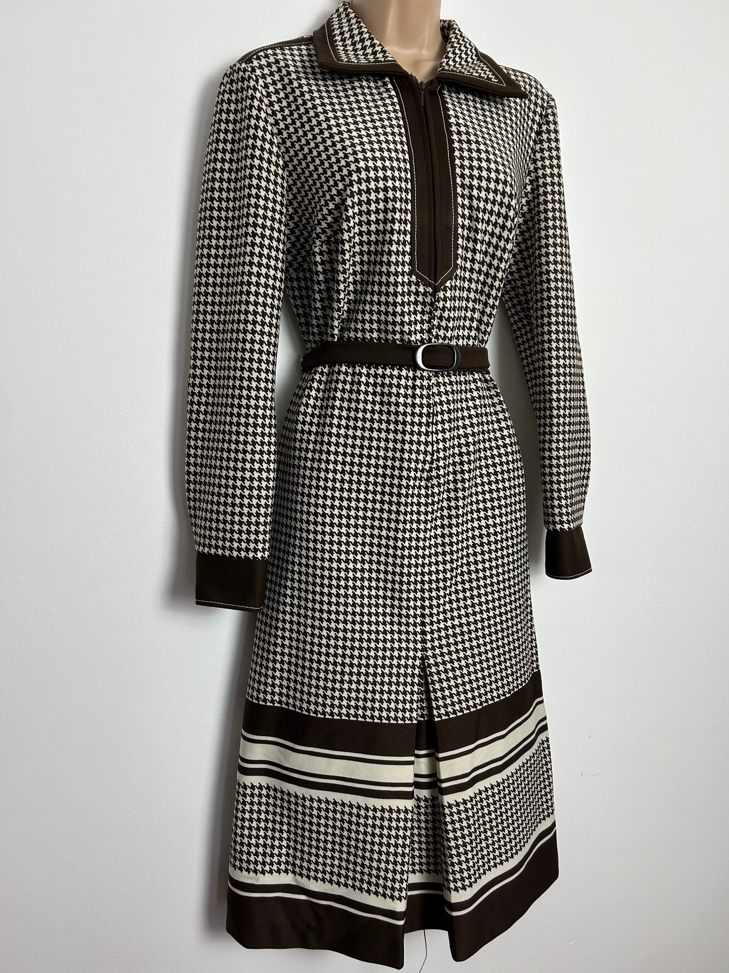 Vintage 1970s UK Size 12-14 Brown & Cream Dogtooth Check Long Sleeve Belted Mod Day Dress