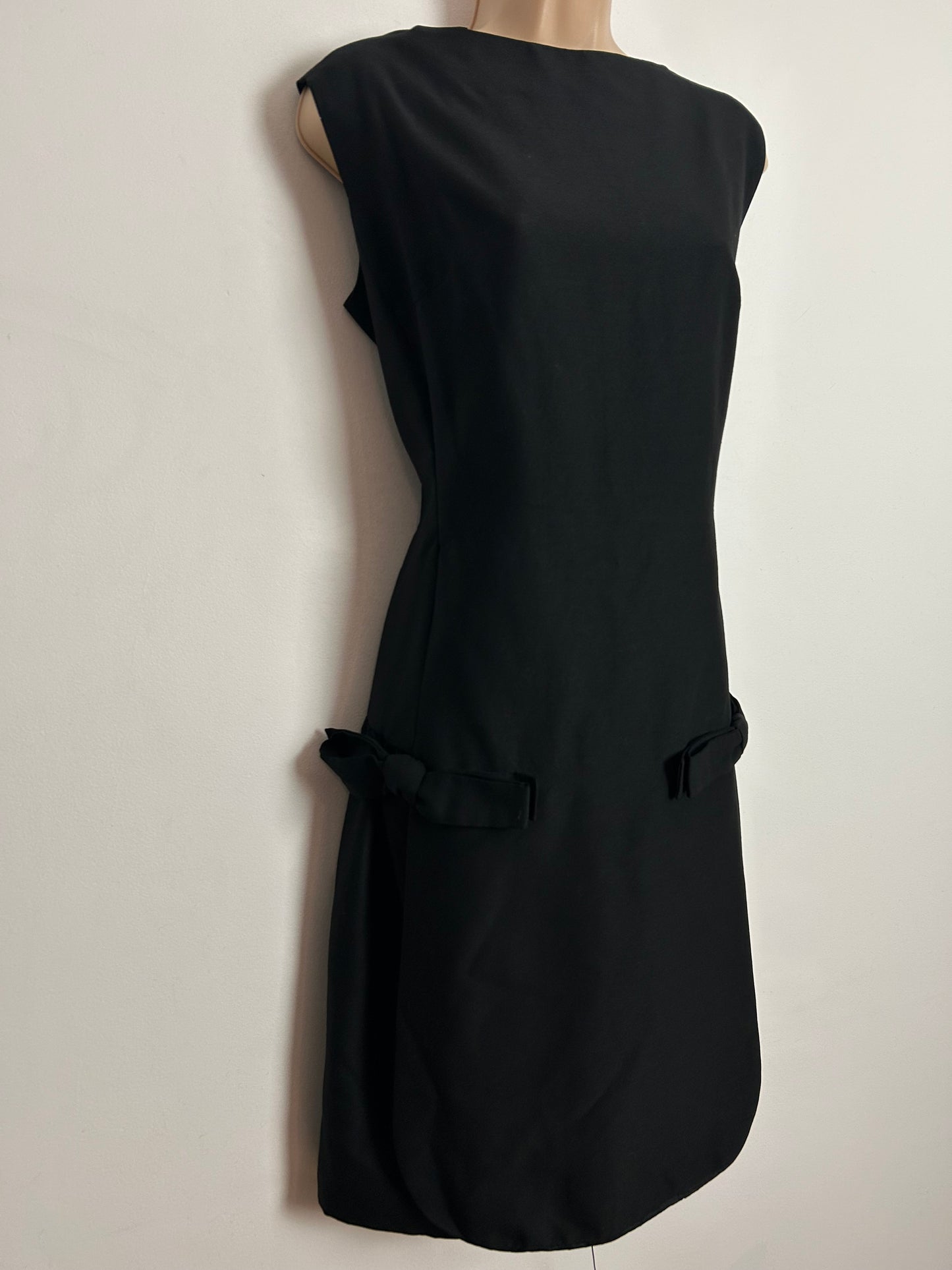 Vintage Early 1960s FREDERICK STARKE UK Size 12 Black Bow Detail Mod Shift Dress