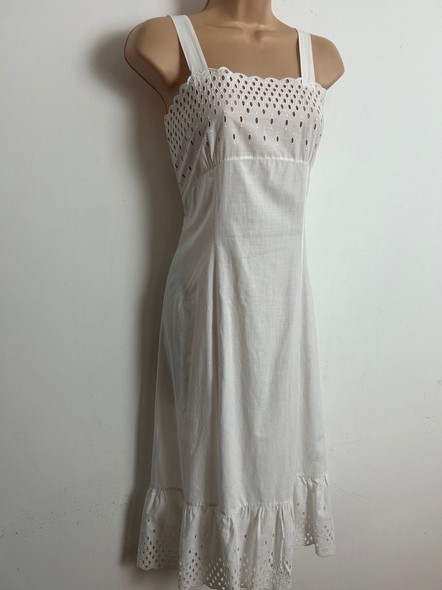 Vintage 1970s Size 10 White Cut Out Detail Cotton Summer Nightdress