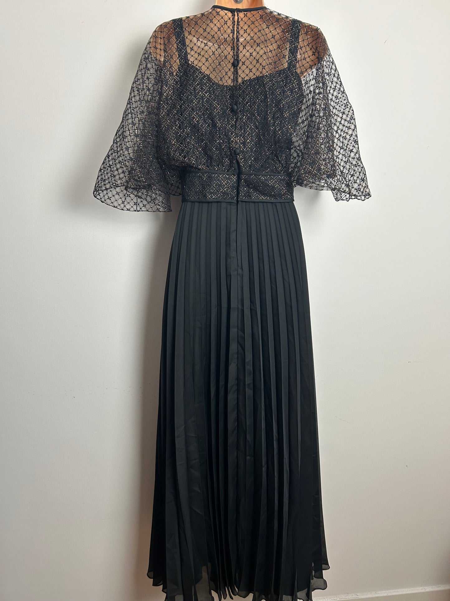 Vintage 1970s Size 10 Black & Metallic Gold Lace Flutter Sleeve Pleated Xmas Party Evening Maxi Dress