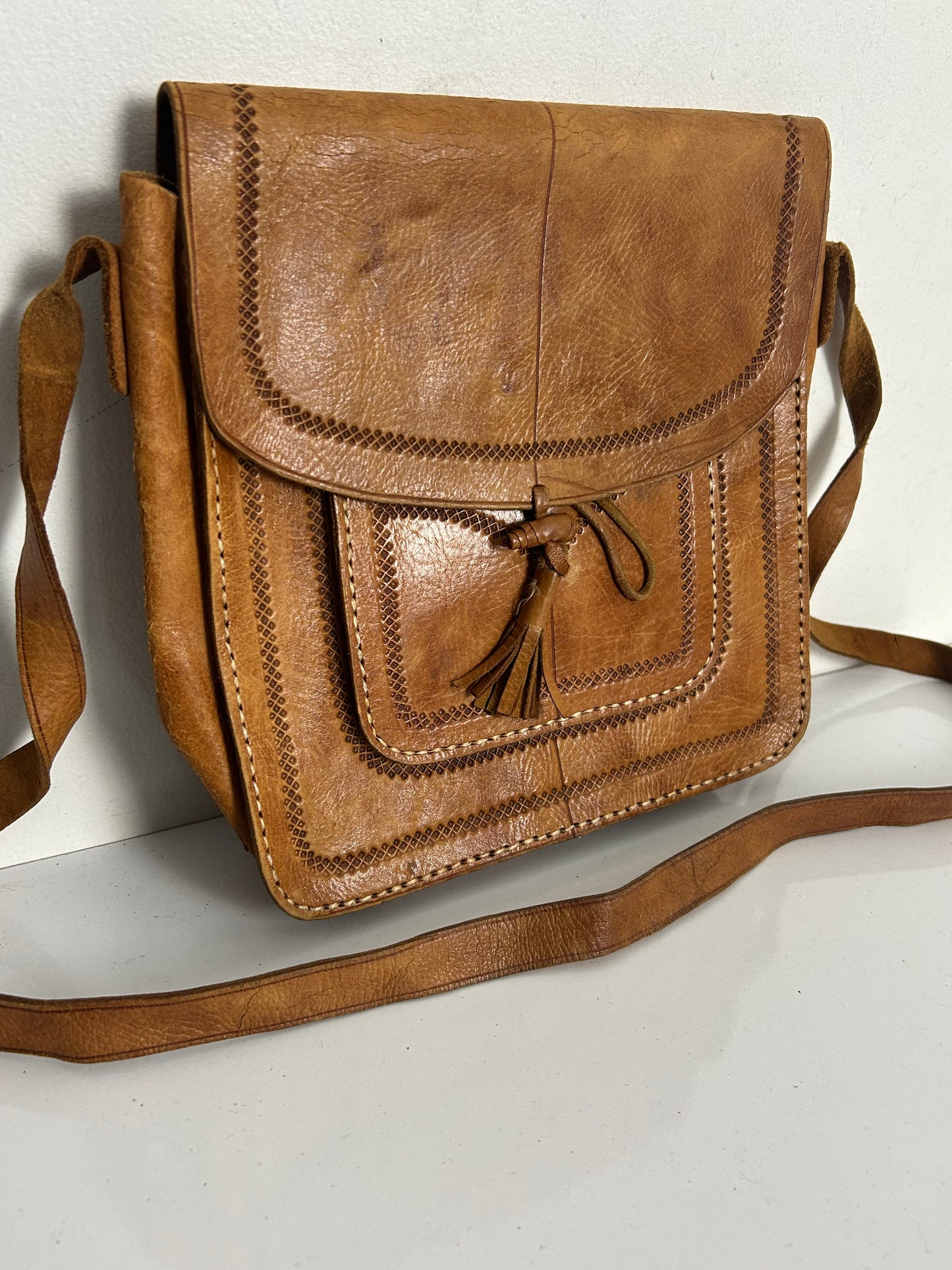 Vintage 1970s Tan Brown Real Leather Tooled Detail Satchel Saddle Handbag