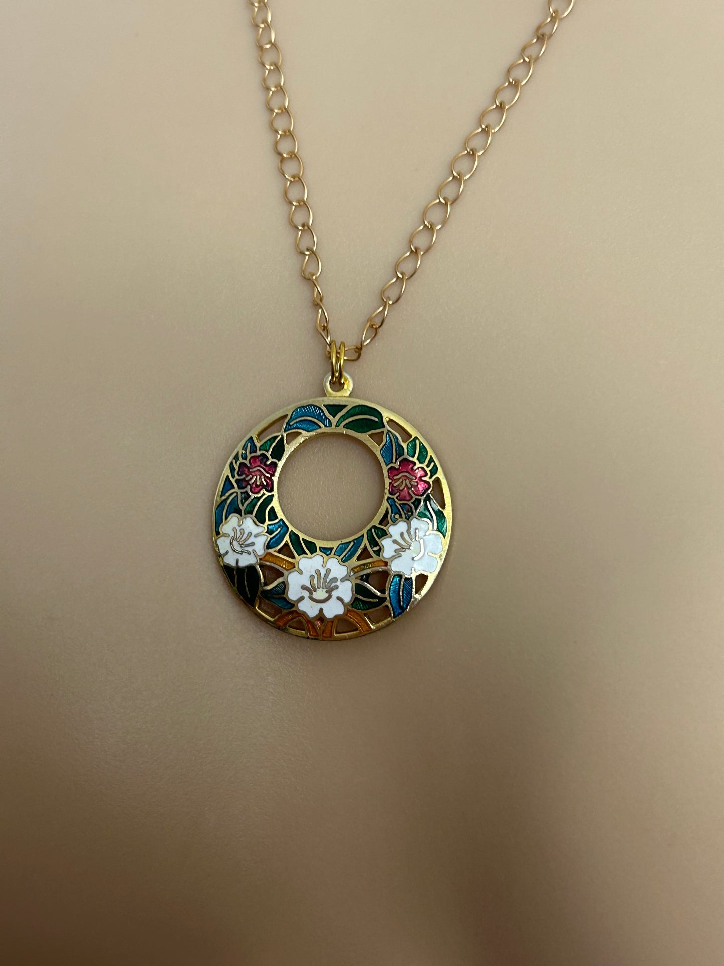 Vintage Gold Tone & Cloisonne Enamel White Red & White Floral Pendant With Necklace