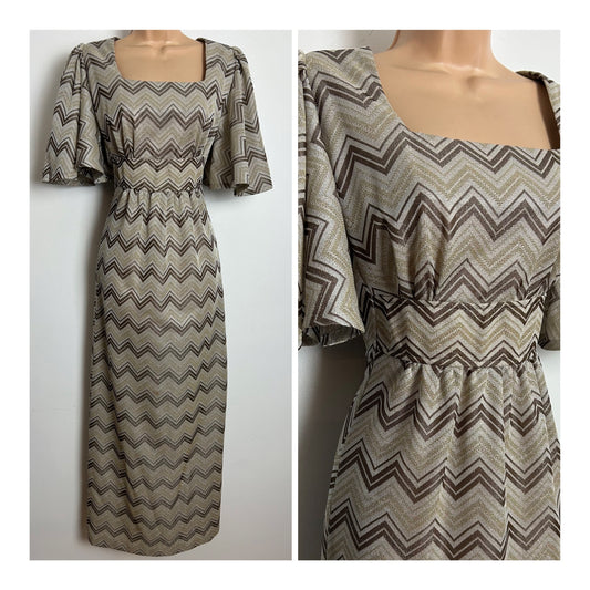 Vintage 1970s Size 10 Beige Brown & Gold Lurex Zig Zag Stripe Print Short Flutter Sleeve Maxi Dress