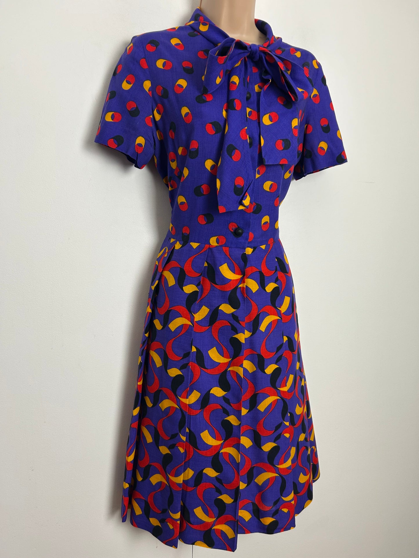 Vintage 1970s MONTIGO BAY Size 12 Blue Red & Mustard Yellow Abstract Print Pussy Bow Pleated Day Dress