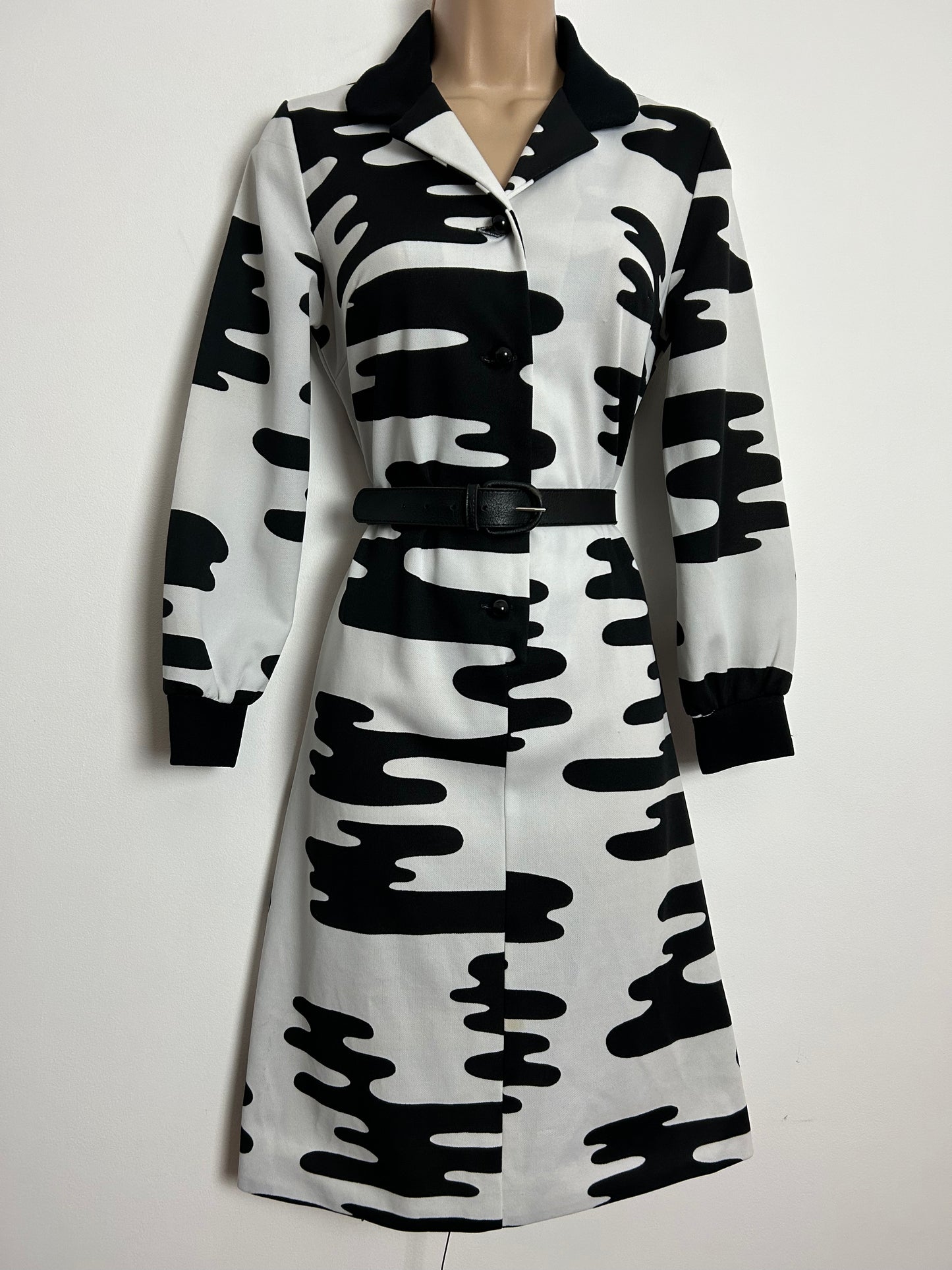 Vintage 1970s BLEEKER STREET UK Size 10 Black & White Abstract Print Long Sleeve Belted Dress