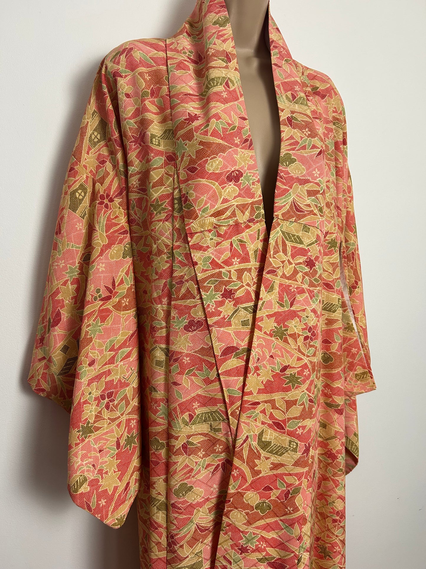 Vintage Japanese Up To Size 16/18 Pink Red Beige & Green Leaf & Hut Print Full Length Kimono