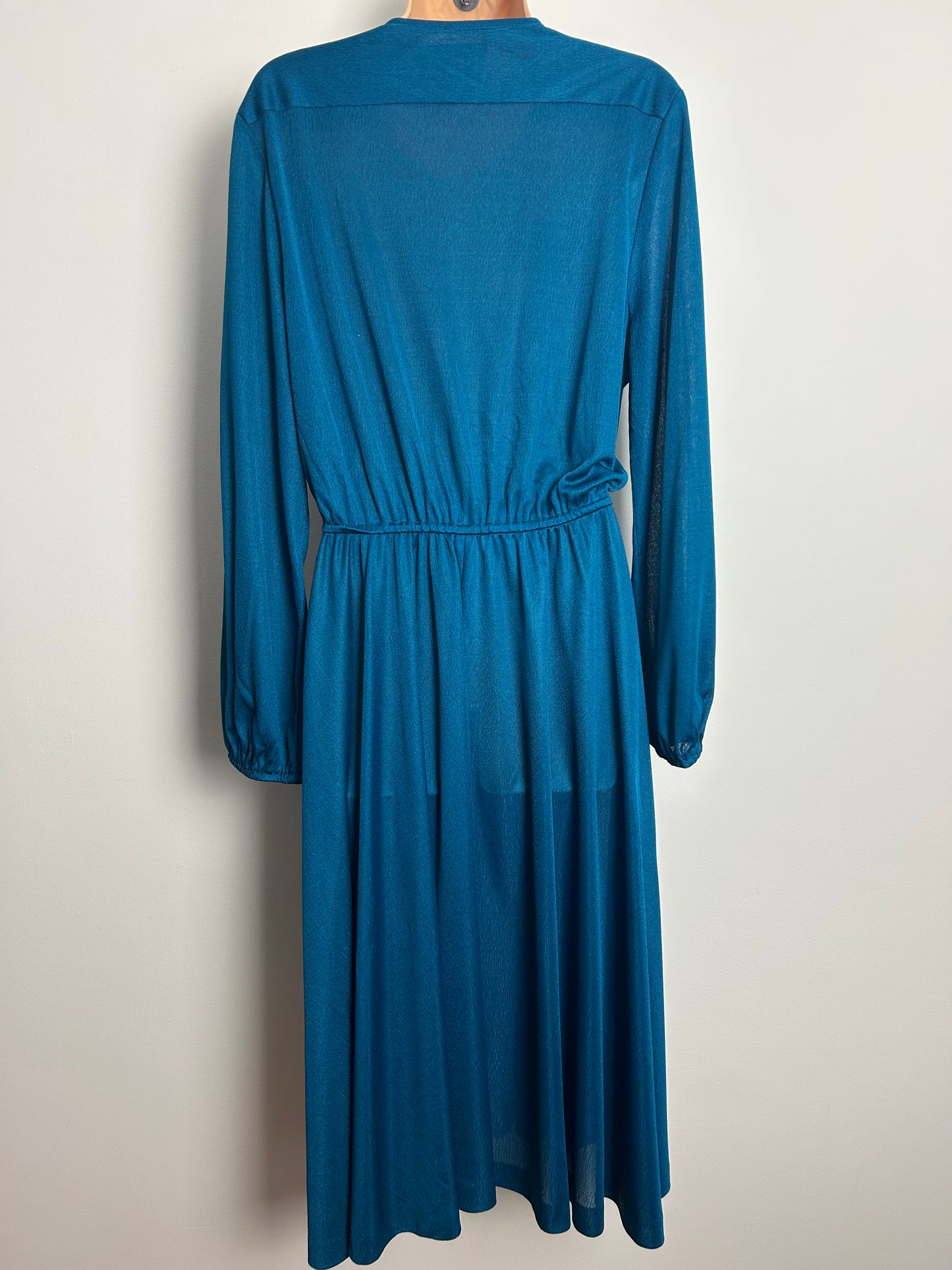 Vintage 1970s EDITH FLAGG Size 16 Peacock Blue Vertical Pleated Long Sleeve Day Dress