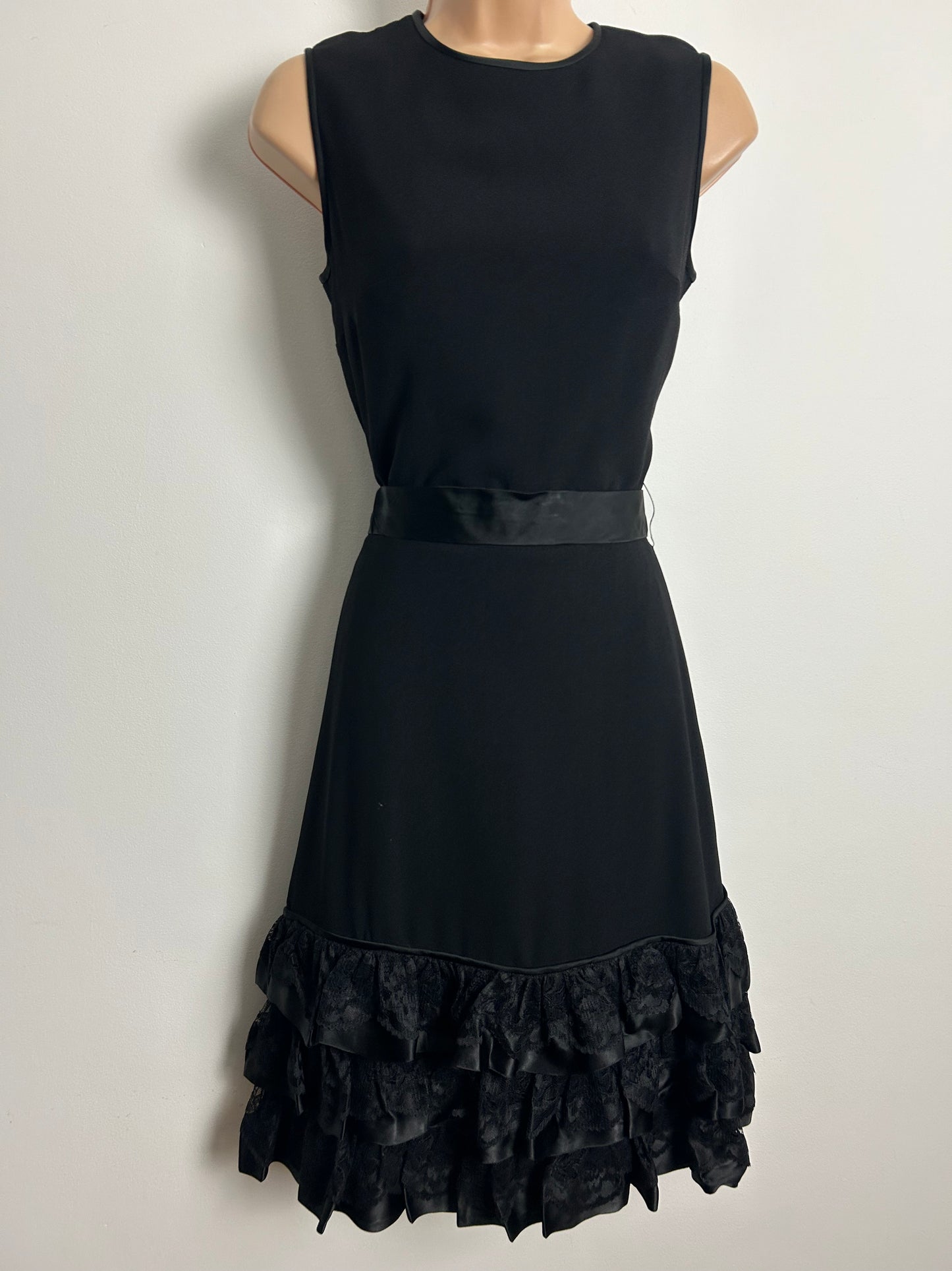 Vintage 1960s DOOLITTLE Size 8 Black Sleeveless Belted Lace Triple Tier Hemline Party Dress