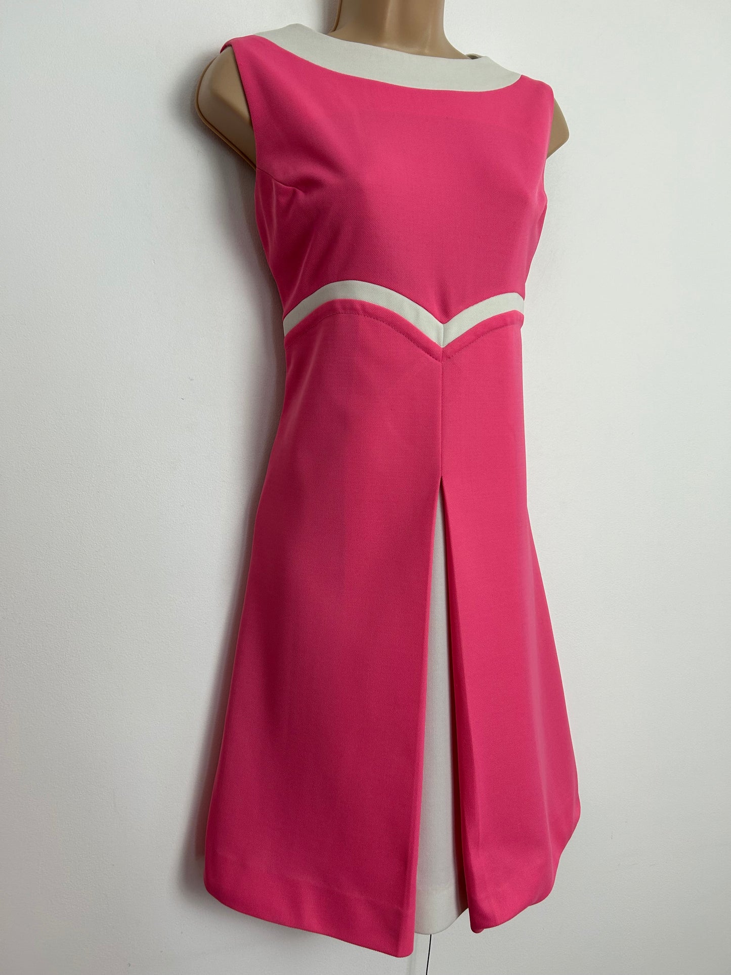 Vintage 1960s PETITE VOGUE UK Size 8 Candy Pink & White Crimplene Sleeveless Mod Scooter Dress