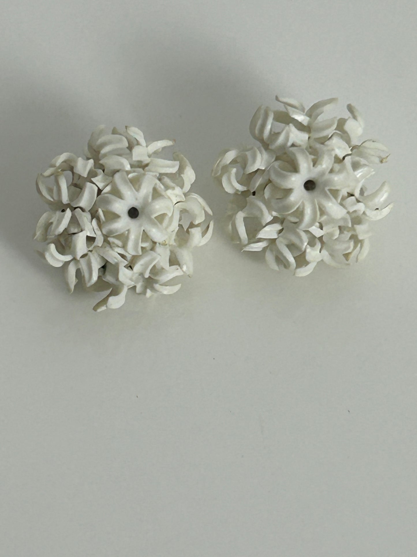Vintage 1960s White Plastic Flower Edelweiss Clip On Earrings