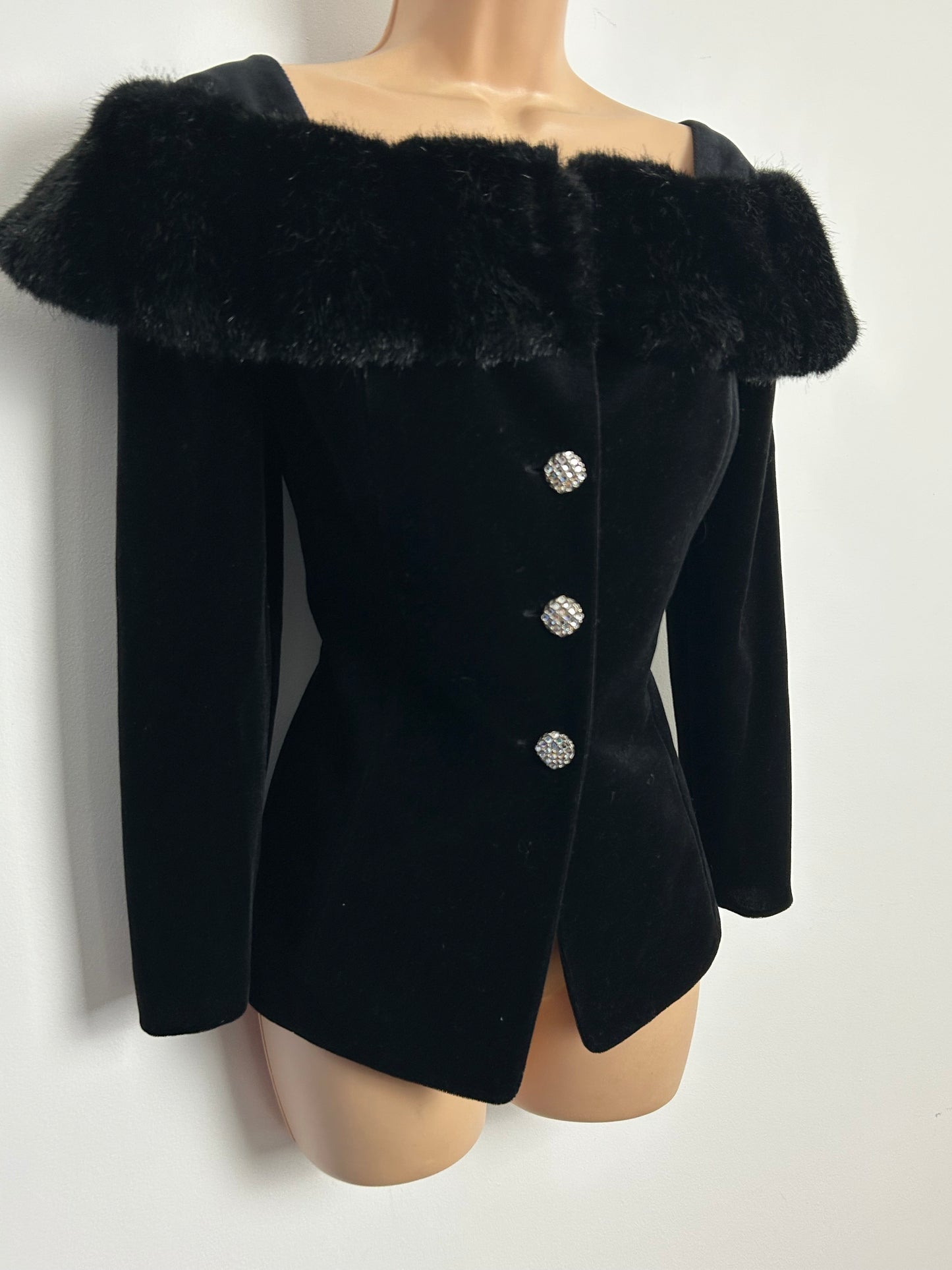 Vintage 1980s VERA MONT FRANCE Size 10 Black Velvet & Faux Fur Jacket