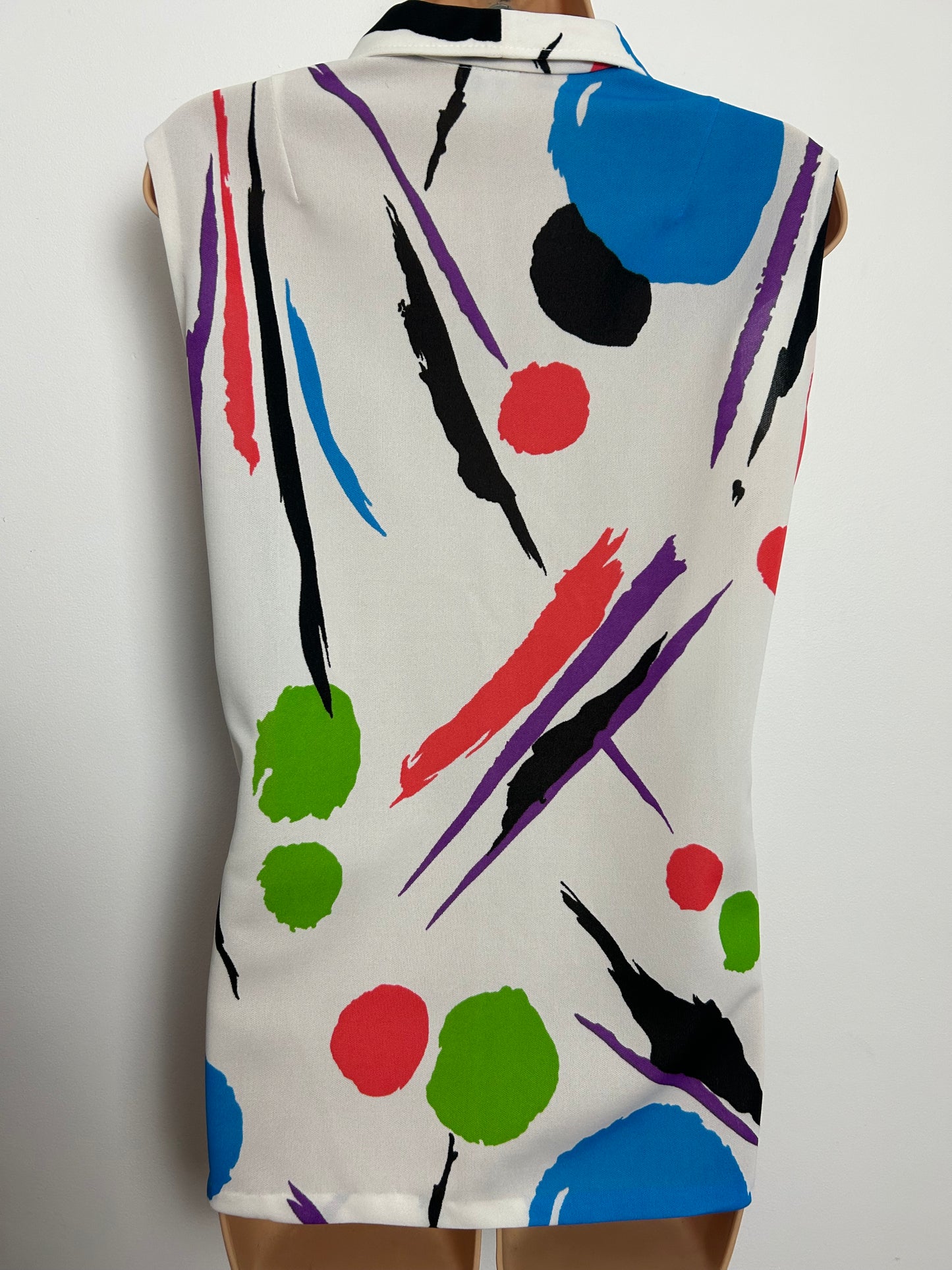 Vintage 1970s Size 10-12 White Red Blue & Green Abstract Print Sleeveless Shirt Style Top