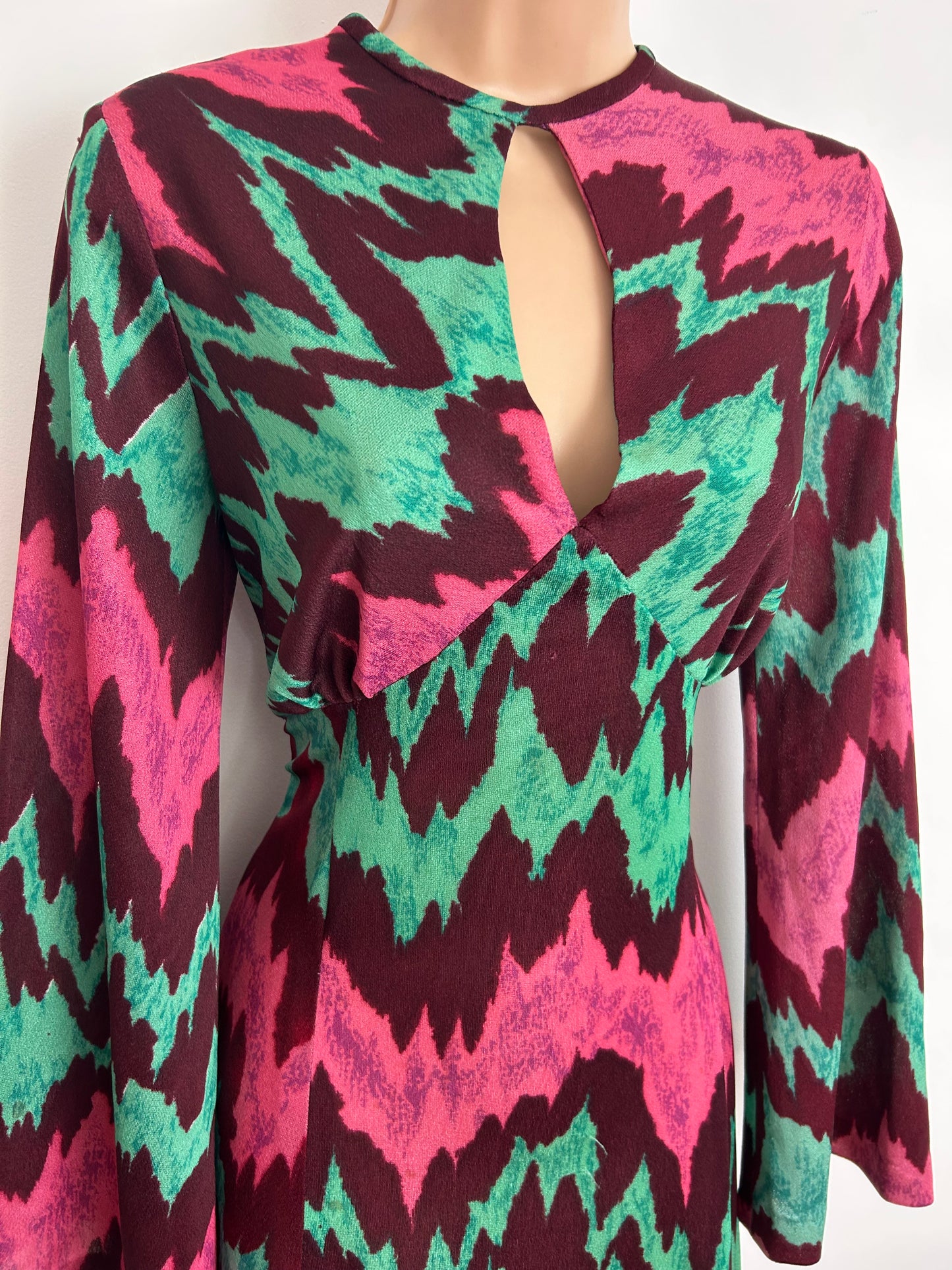 Vintage 1970s PENELOPE PICKWICK Size 10 Maroon Dark Pink & Green Zig zag Stripe Print Long Sleeve Maxi Dress