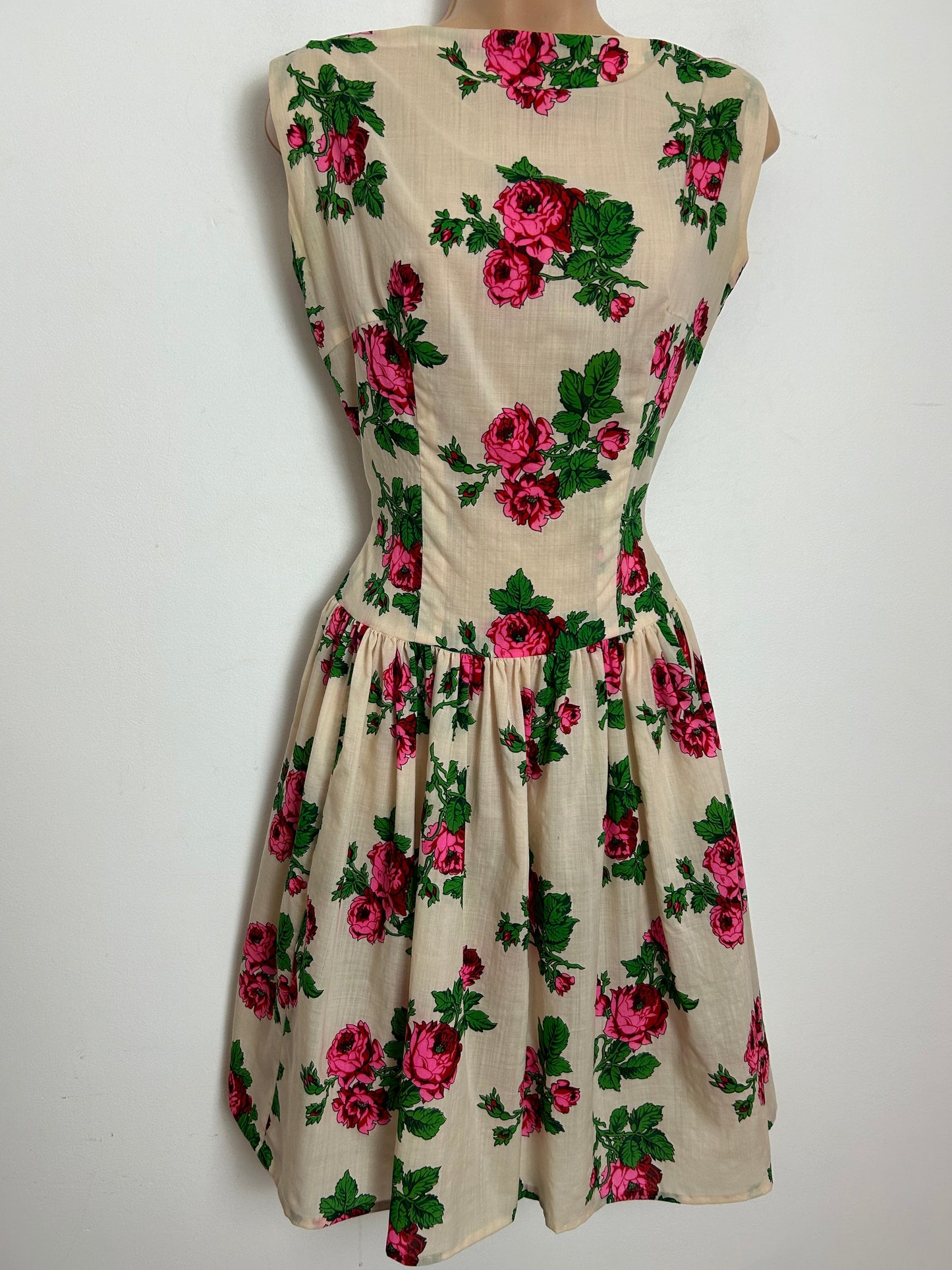 Vintage Late 1950s Size 10 Cream Pink & Green Rose Print Sleeveless Cotton Fit & Flare Day Dress