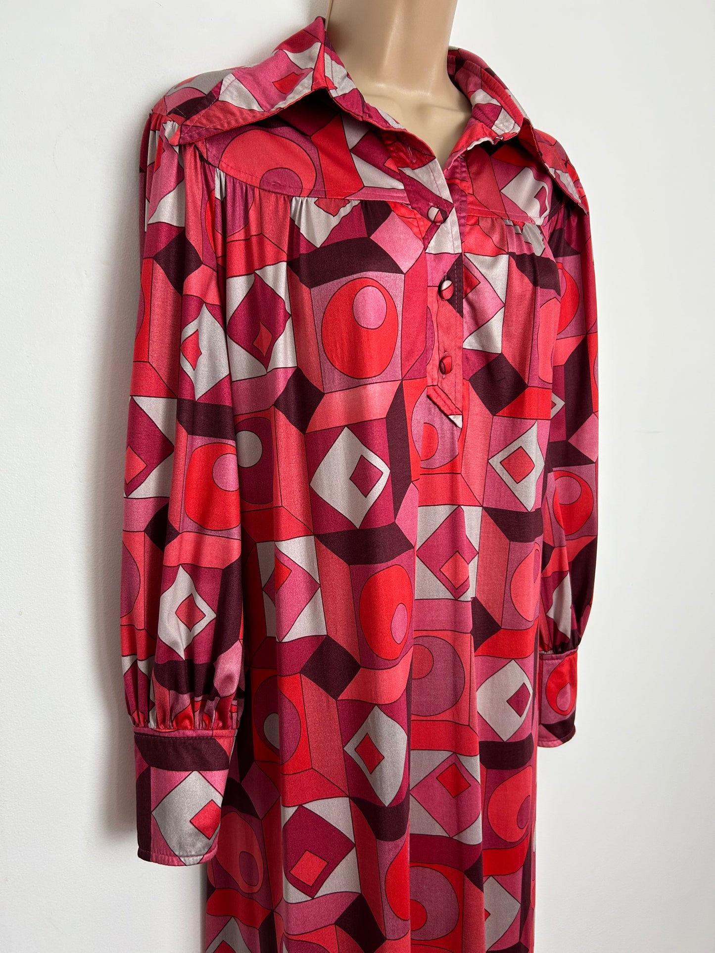 Vintage 1970s J By JAYS Size 12 Pink & Red Tones Geo Print Long Sleeve Loose Smock Kaftan Style Maxi Dress