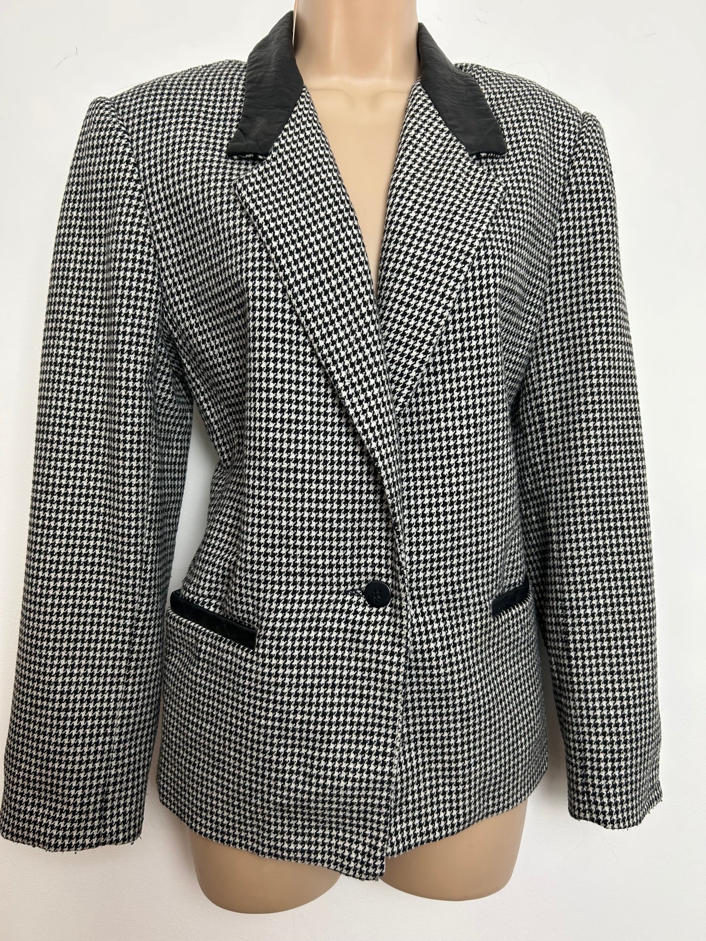 Vintage ADOLFO ATELIER Size 12 Black & White Dogtooth Check Wool Mix Leatherette Trim Blazer
