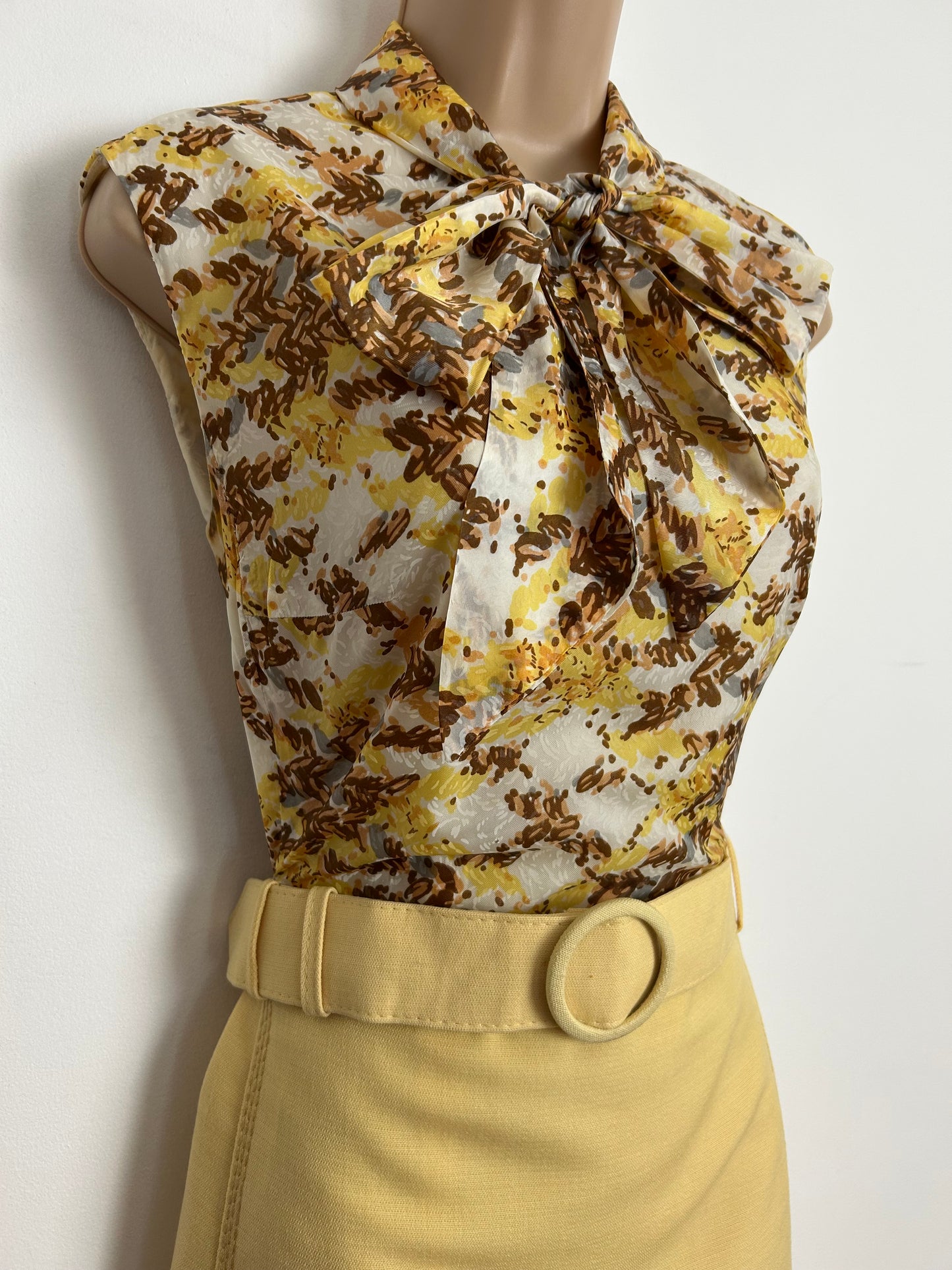 Vintage 1960s HUCKE Size 12 Mustard Brown White & Grey Abstract Print Pure New Wool Pussy Bow Belted Mod Dress