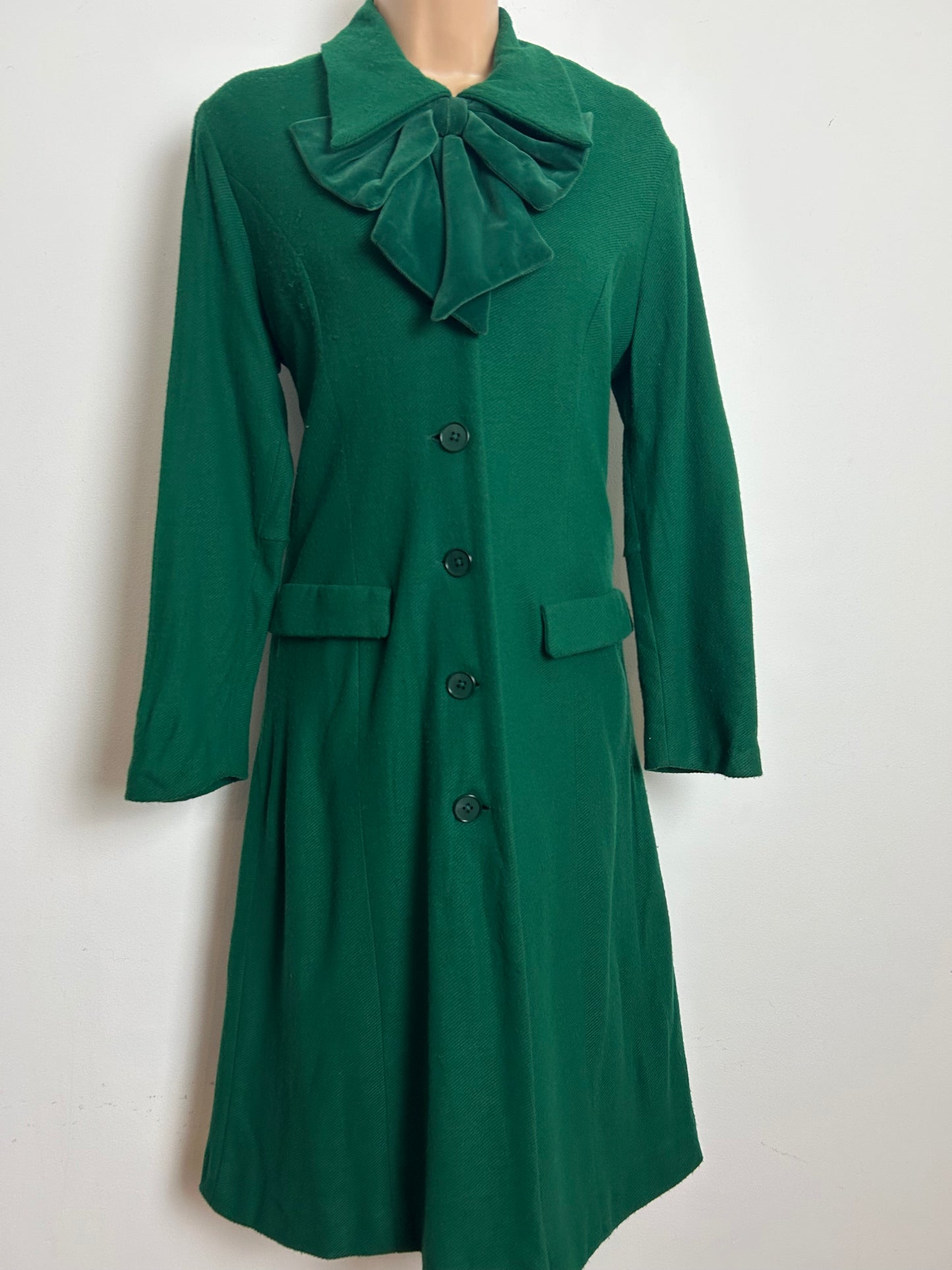 Vintage Early 1960s CARNEGIE OF LONDON Size 12 Bottle Green Velvet Bow Detail 2 Piece Dress & Jacket Suit