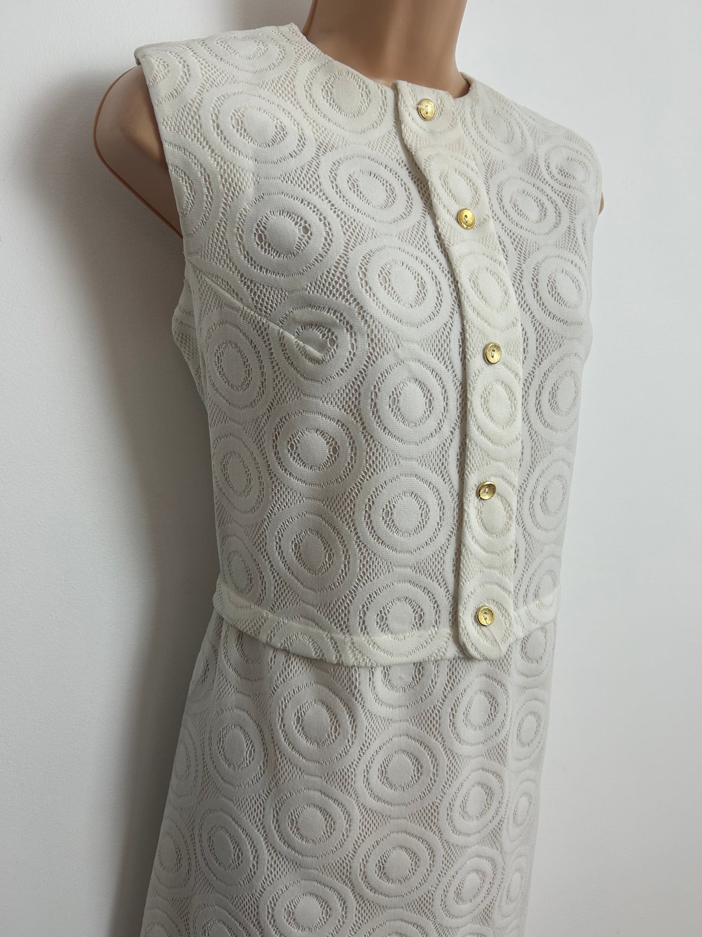 Vintage 1960s Size 14 White Lace Effect Sleeveless Summer Mod Shift Dress