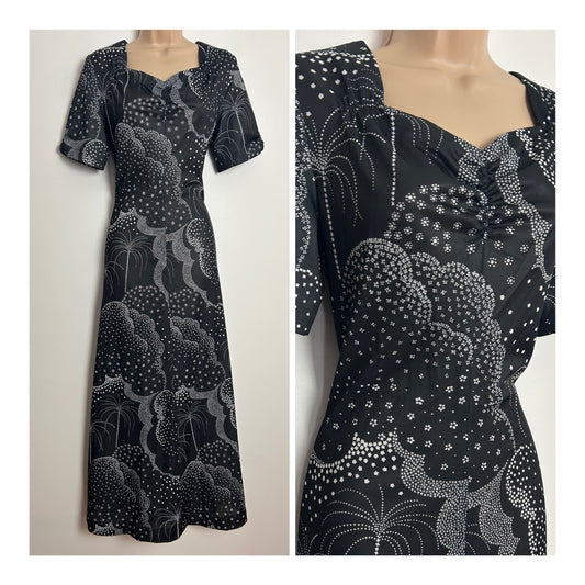 Vintage 1970s Size 10 Black & White Abstract Floral Print Short Sleeve Maxi Dress