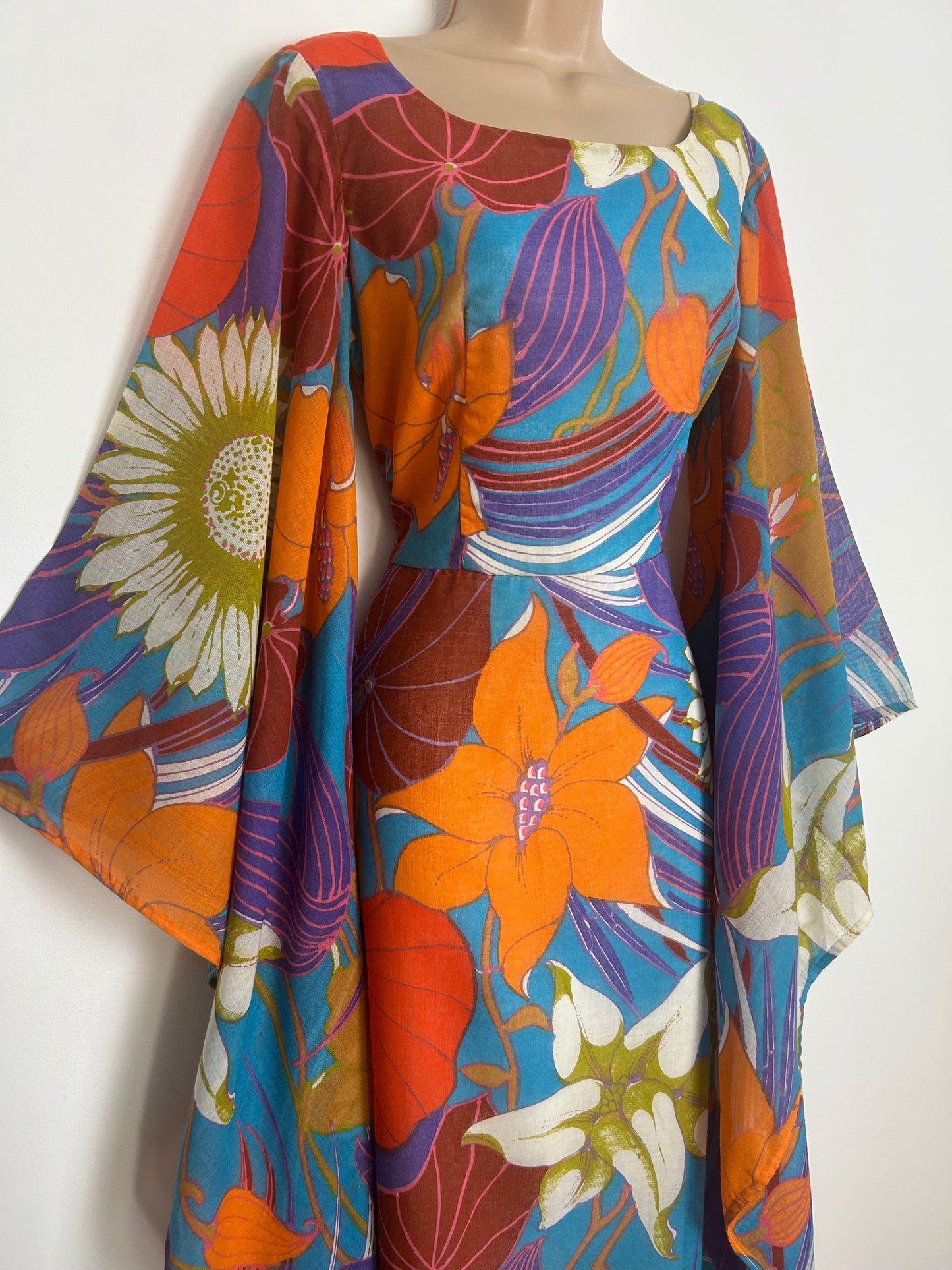 Vintage 1970s SIMON ELLIS Size 8 Gorgeous Orange Brown Blue & Purple Floral Print Long Flared Sleeve Maxi Dress