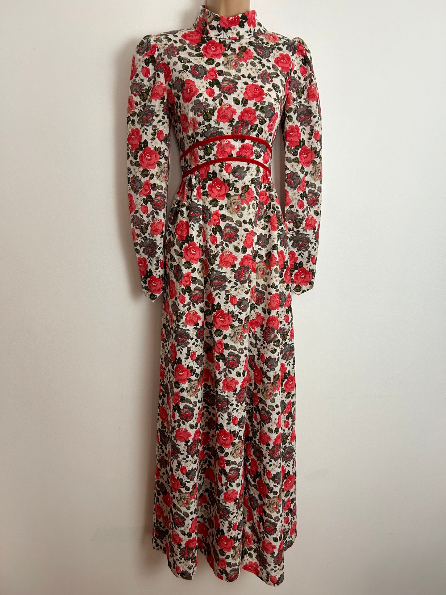Vintage 1970s UK Size 6 Beautiful White Red & Grey Floral Print Long Sleeve Velvet Trim Prairie Boho Maxi Dress