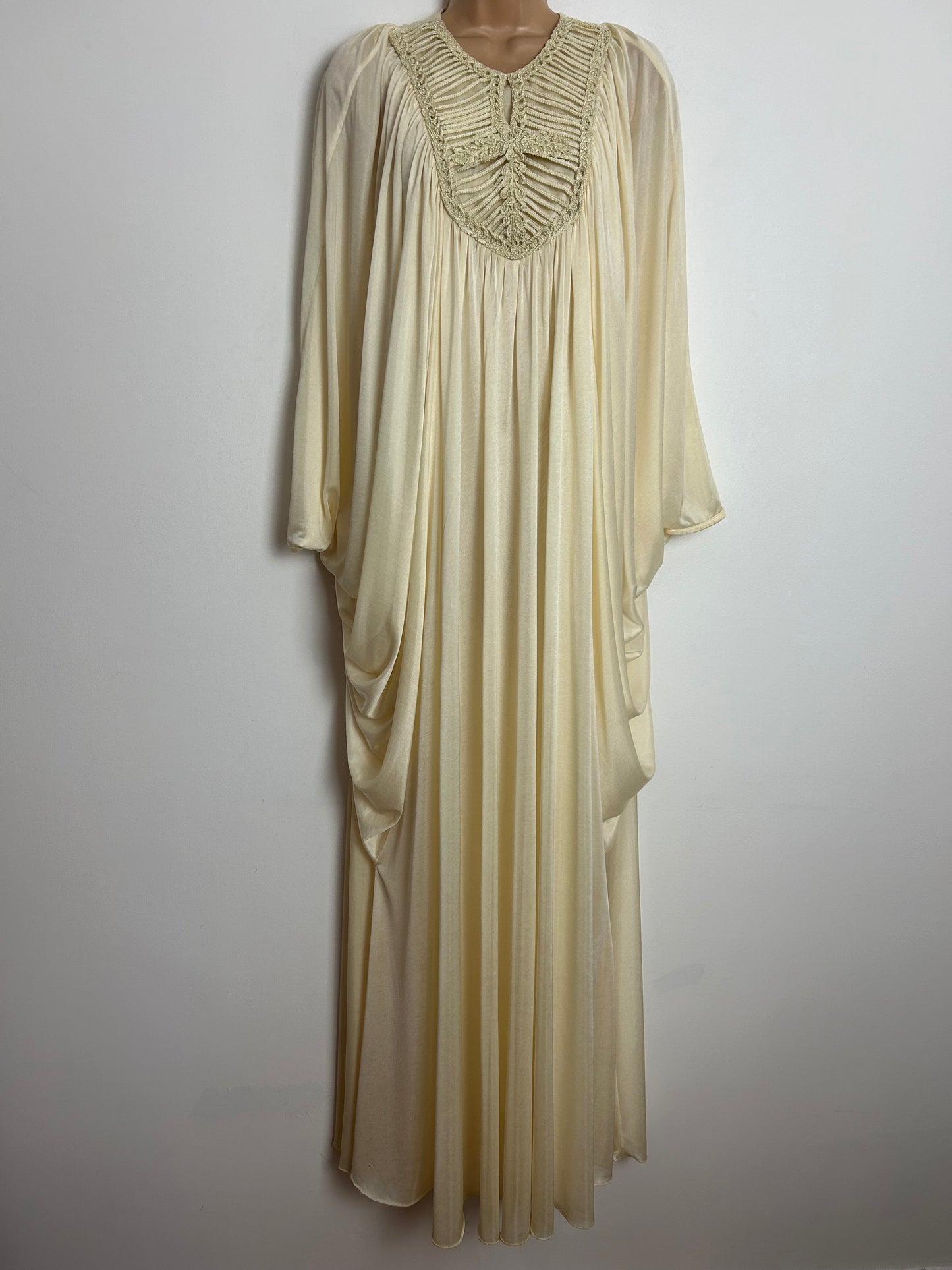 Vintage 1970s UK Size 10-12 STUNNING Cream Huge Flared Sleeve Lace Ladder Detail Special Occasion Kaftan