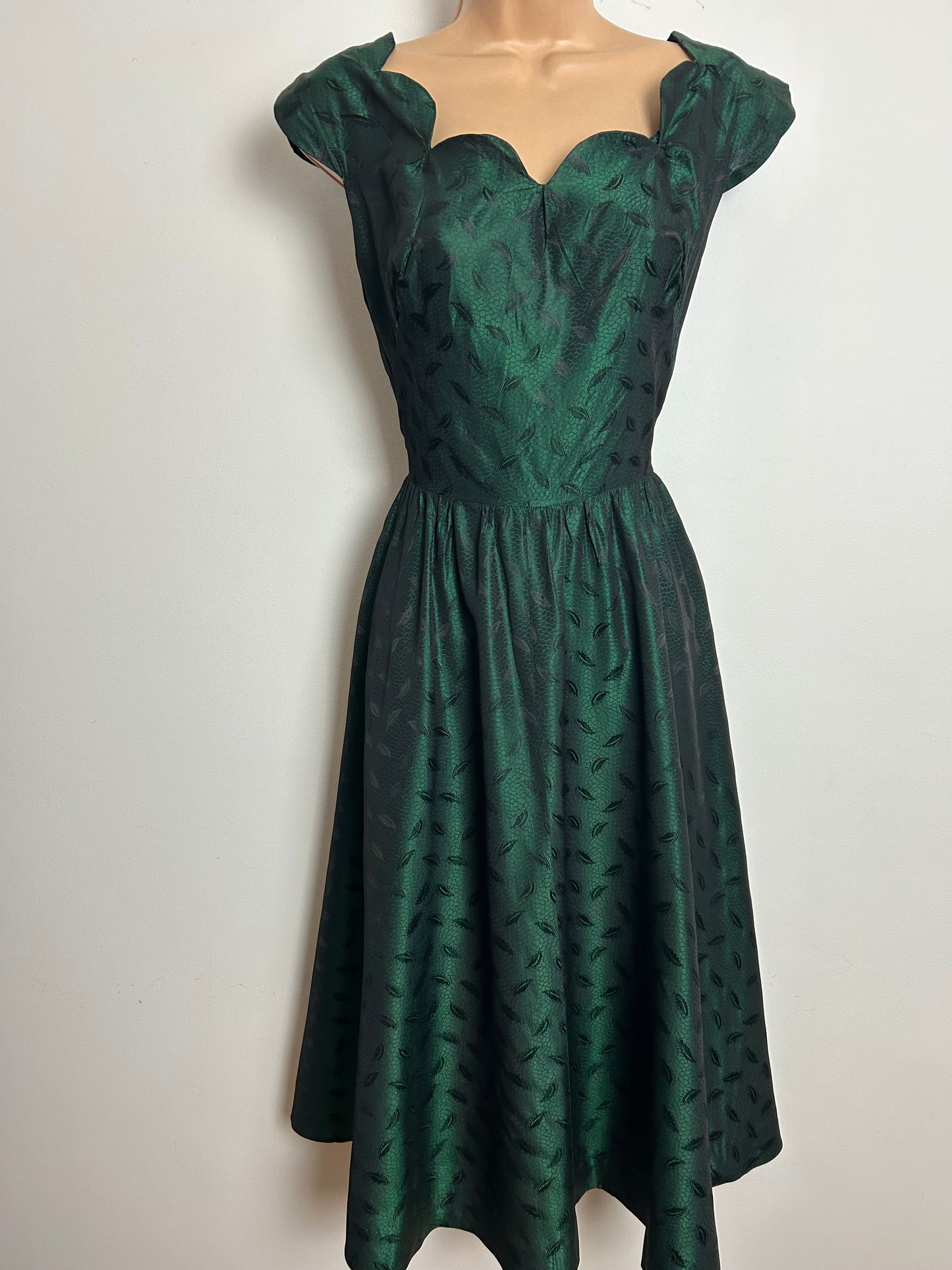Vintage 1950s Size 10 Bottle Green Scallop Neck Fit & Flare Christmas Day Party Evening Dress