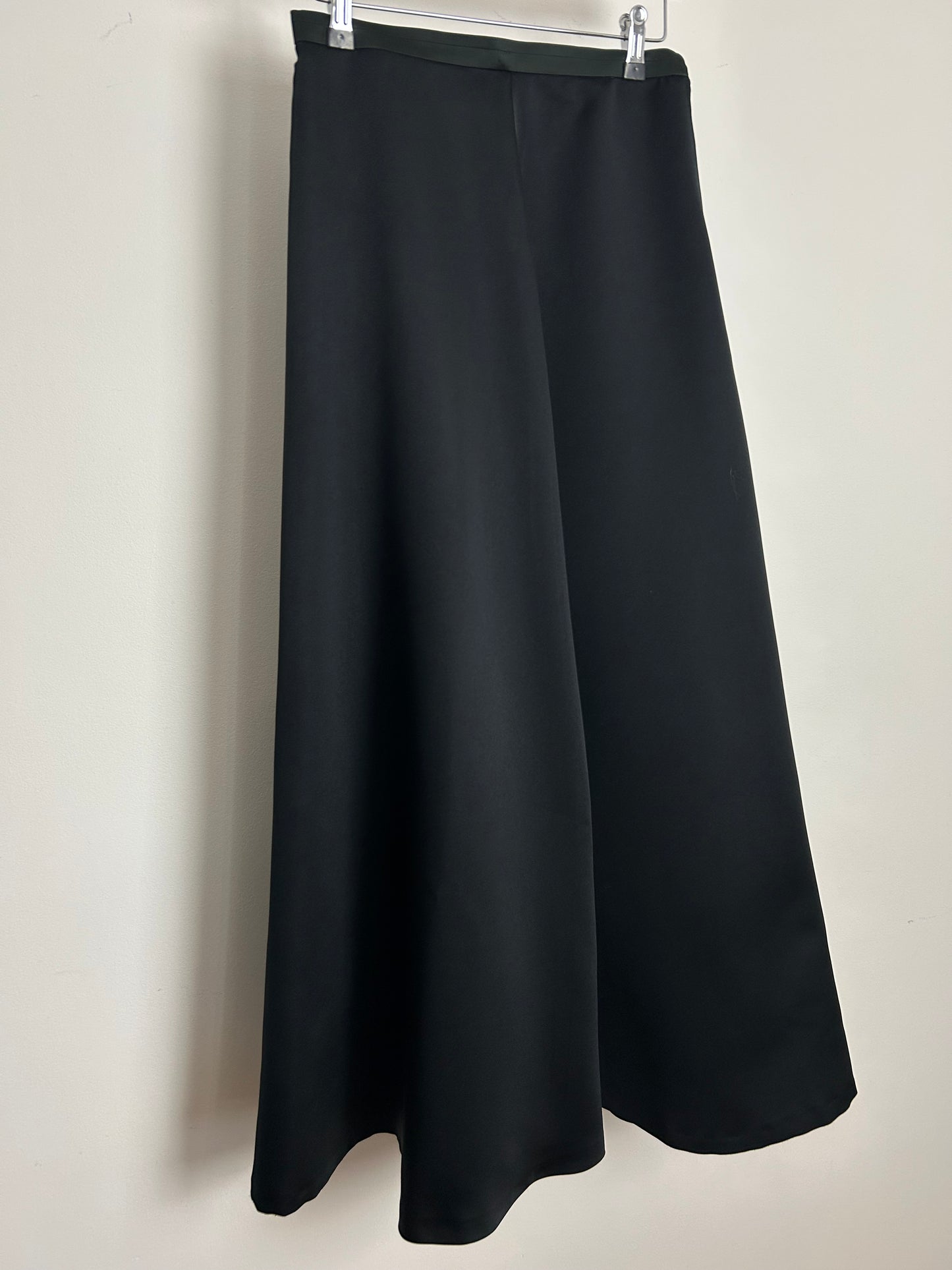 Vintage 1970s Size 6 Classic Long Black Sating Feel Maxi Skirt