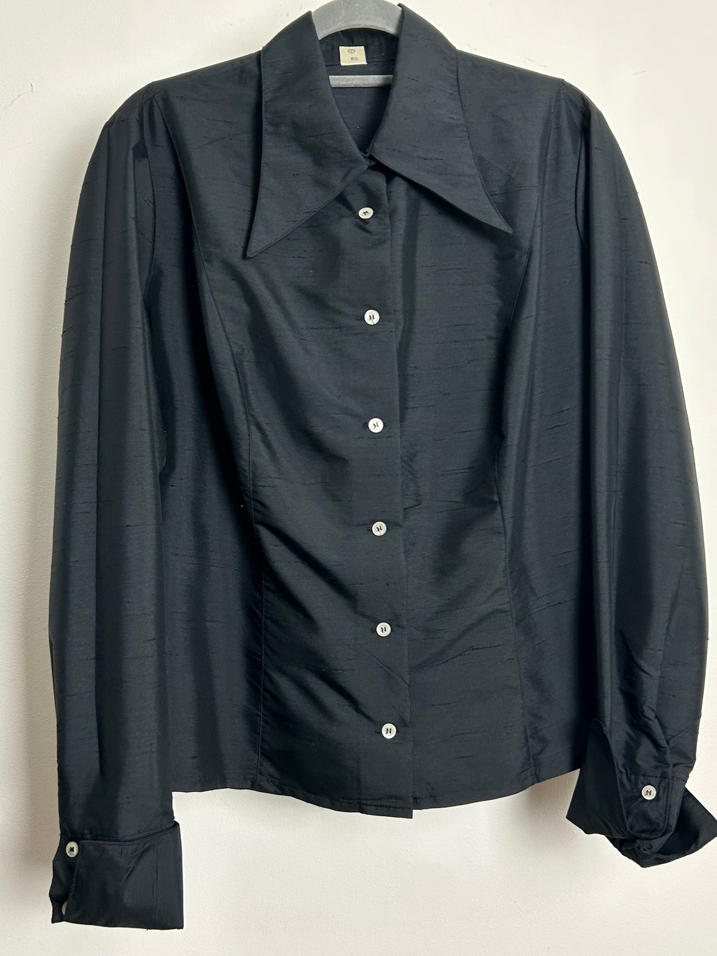 Vintage 1970s Size 18 Black Dagger Collar Long Sleeve Shirt