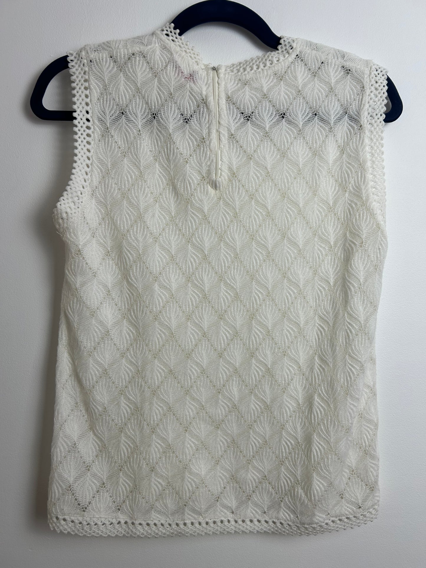 Vintage Early 1970s FAIR LADY Size 10 White Acrylic Lace Sleeveless Top