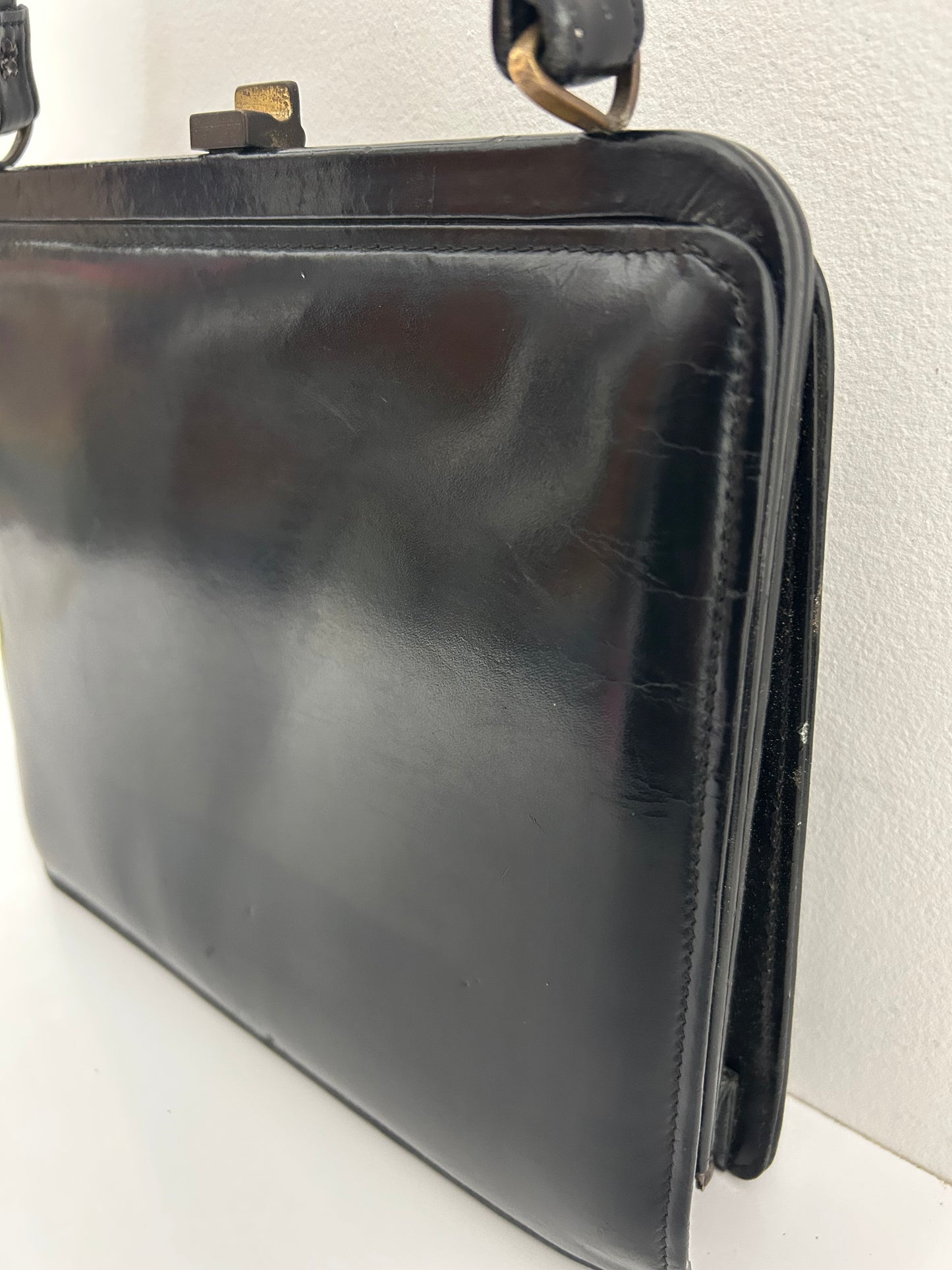 Vintage 1950s Black Leather Kelly Style Handbag With Suede Lining (Few issues)