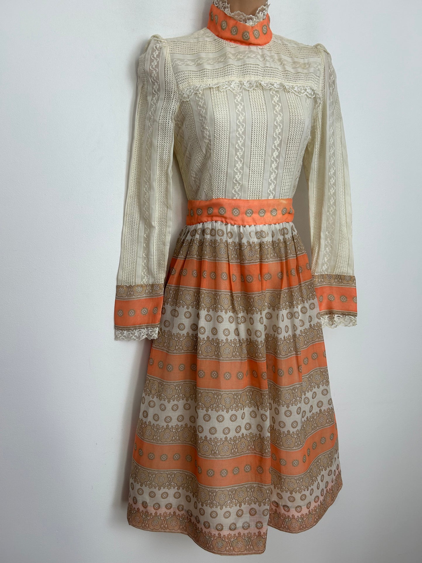 Vintage 1960s JOHN CHARLES UK Size 6 Beautiful Cream & Coral Lace Bodice Long Sleeve Prairie Dress
