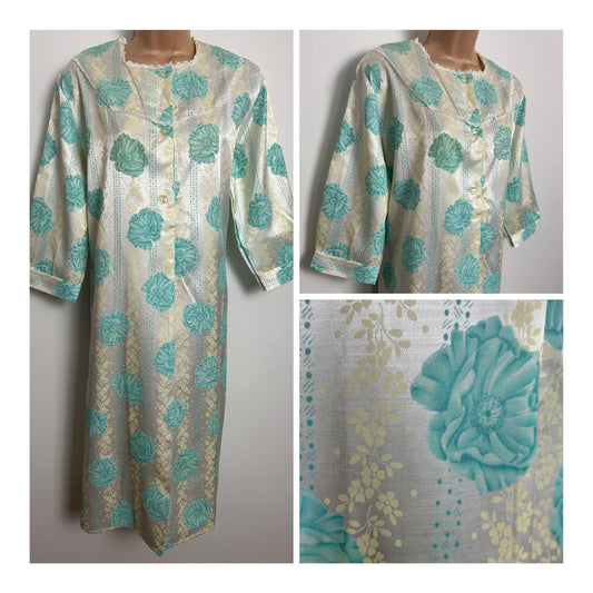 Vintage 1960s Size 16-18 Cream & Duck Egg Blue Floral Print Brushed Back Satin 3/4 Sleeve Nightie/Nightshirt