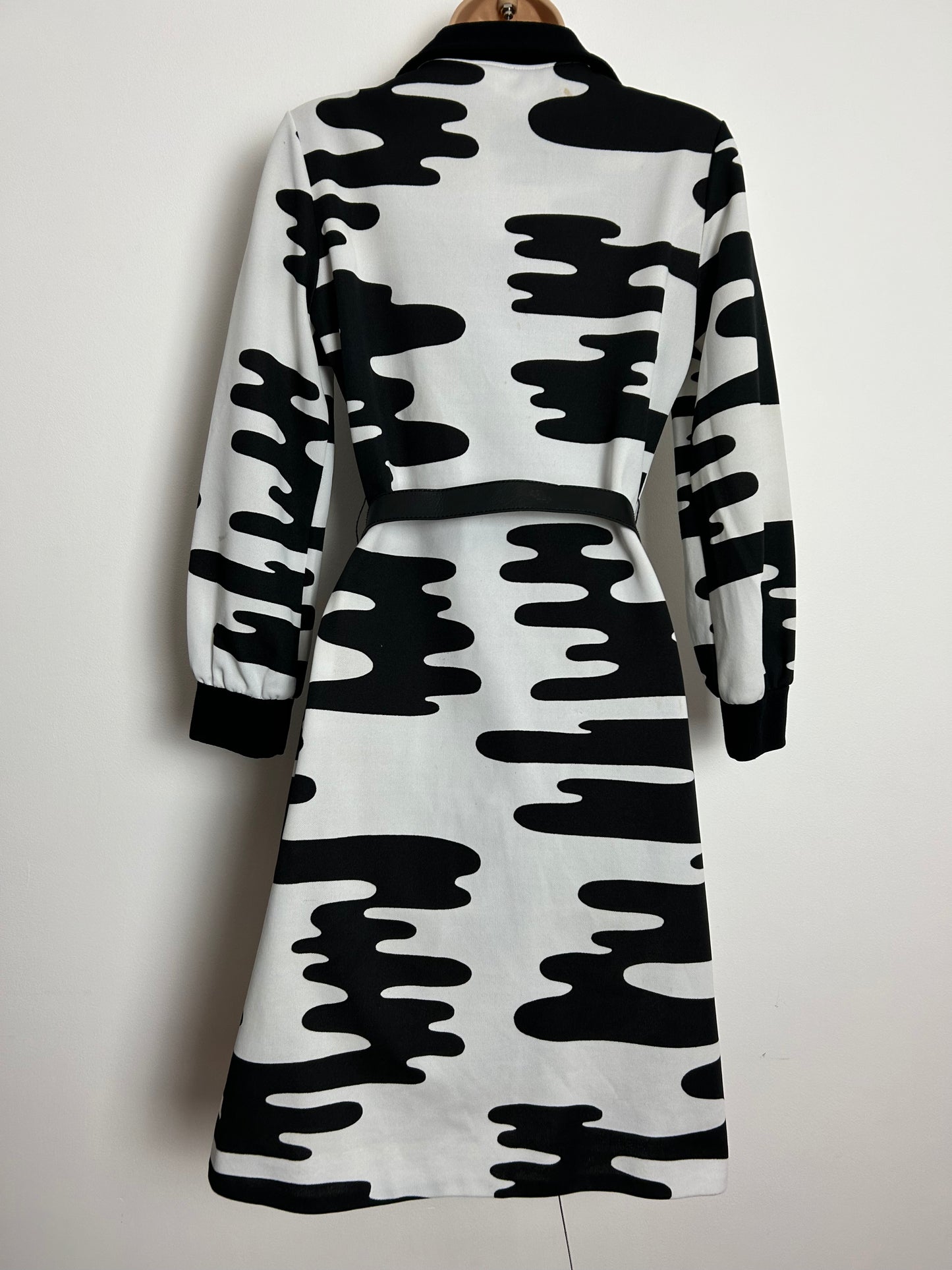 Vintage 1970s BLEEKER STREET UK Size 10 Black & White Abstract Print Long Sleeve Belted Dress