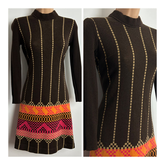Vintage 1960s Size 6-8 Brown Orange Pink Check & Stripe Print Long Sleeve Jersey Mod Shift Dress