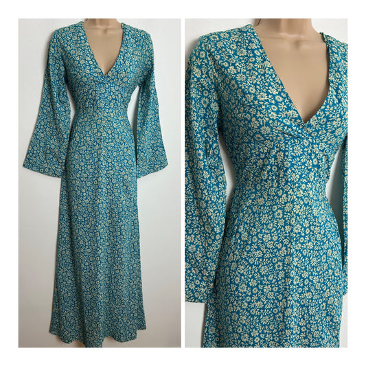 Vintage 1970s JUJUBEE Size 8 Turquoise & Beige Floral Print Cotton Long Sleeve Tie Back Maxi Dress