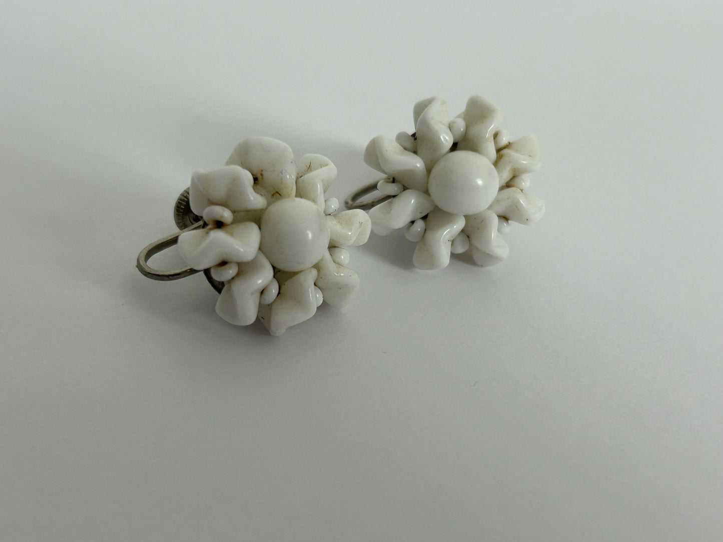 Vintage 1960s White Milk Glass Flower Screw Back Mod Earrings