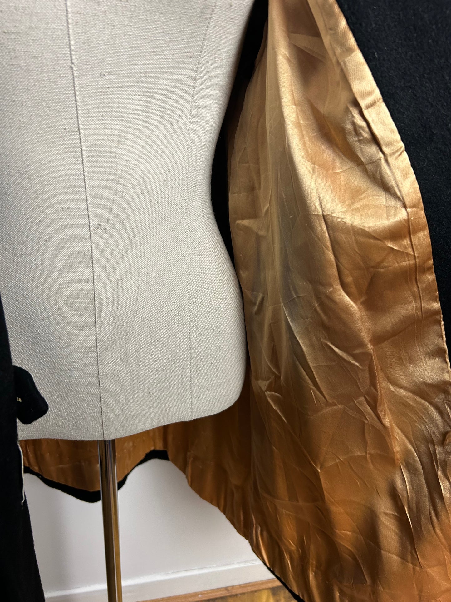 Vintage 1960s MARSHALL FIELD & COMPANY Up To Size 14 Black Wool Open Fronted Coat