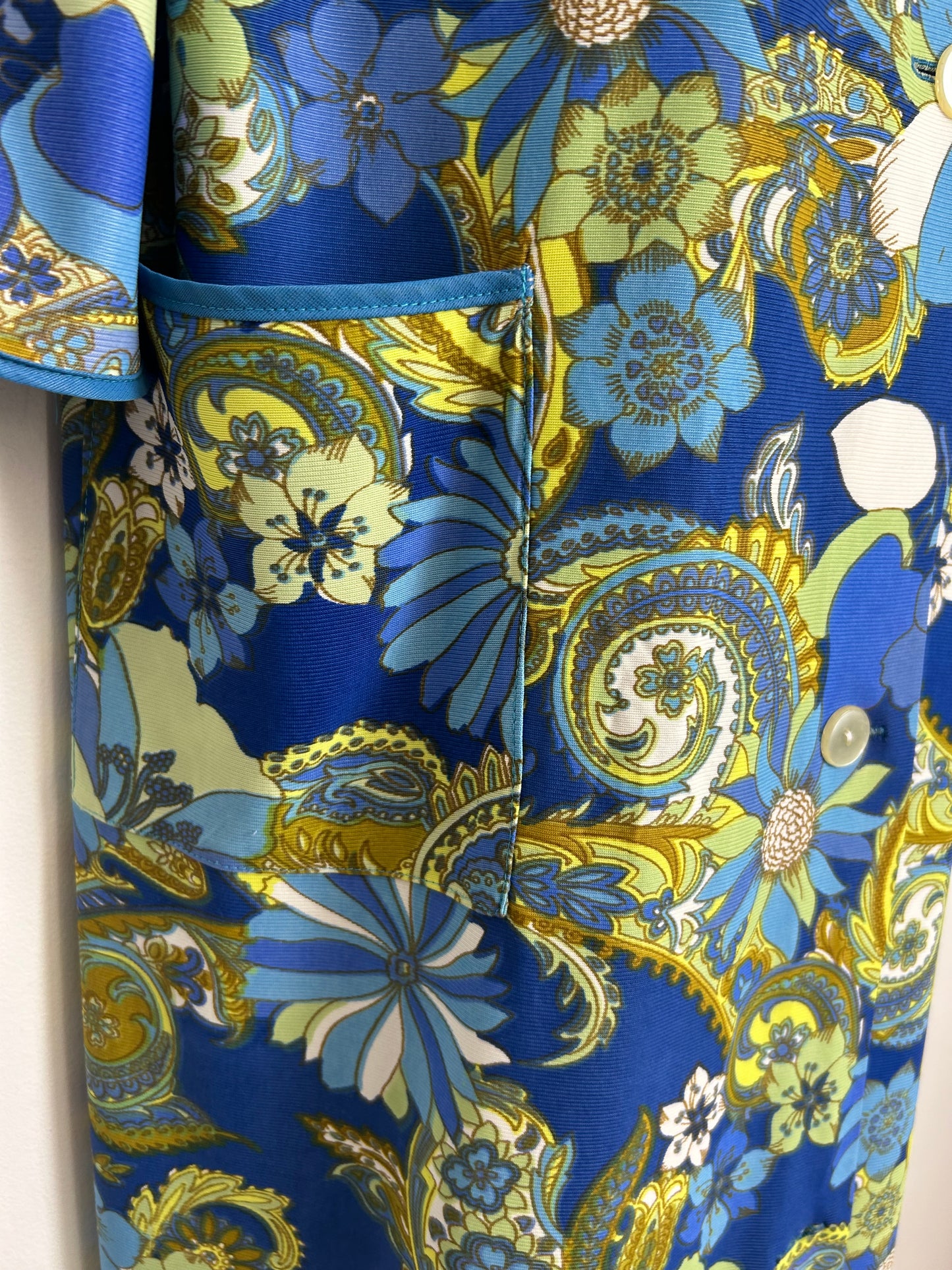 Vintage 1960s Up To Size 16 Blue & Green Floral Paisley Print Pocket Detail Mid Length House Coat