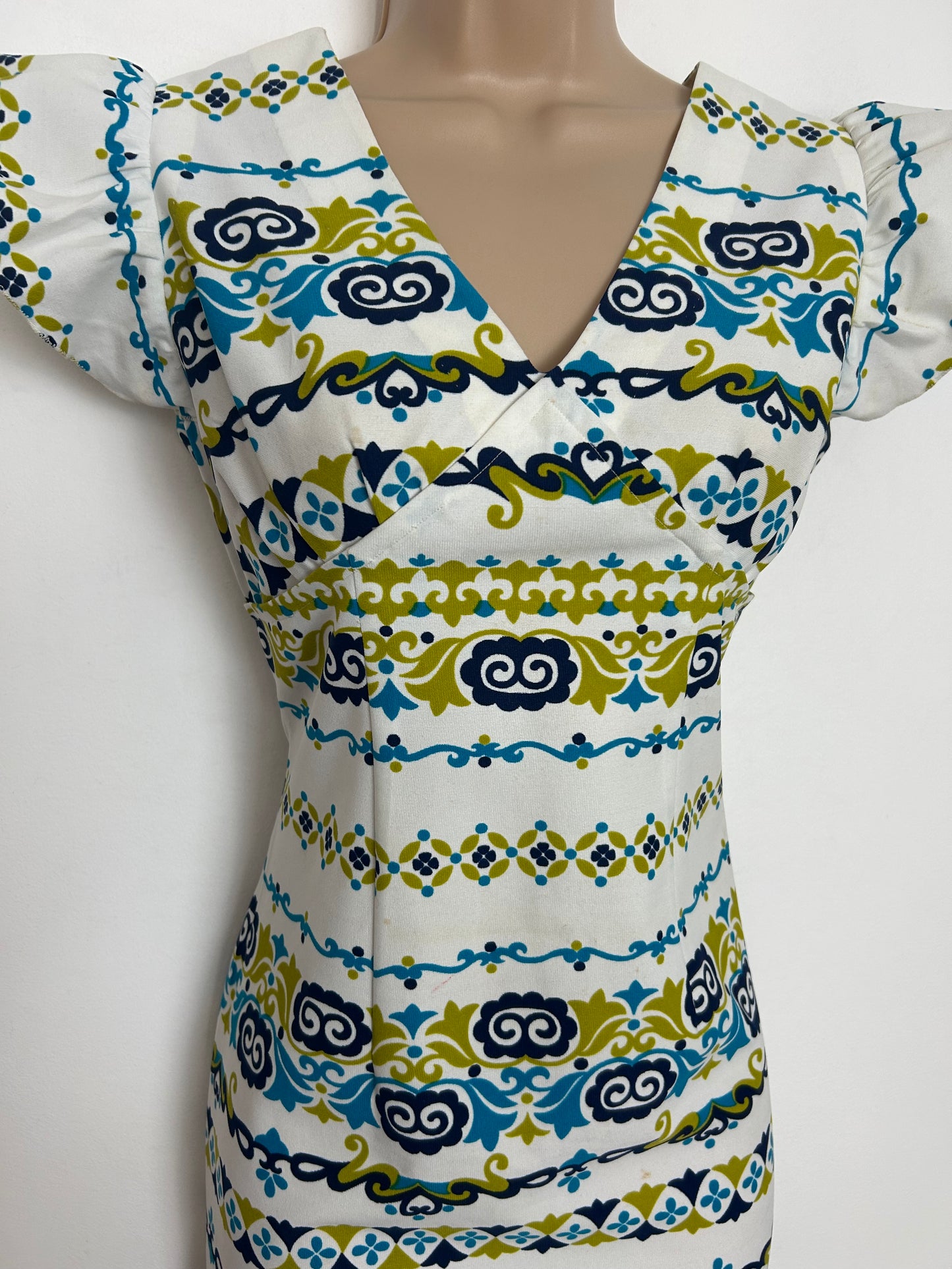 Vintage 1970s Size 8 White Blue & Olive Green Abstract Print Short Frill Cap Sleeve Maxi Dress