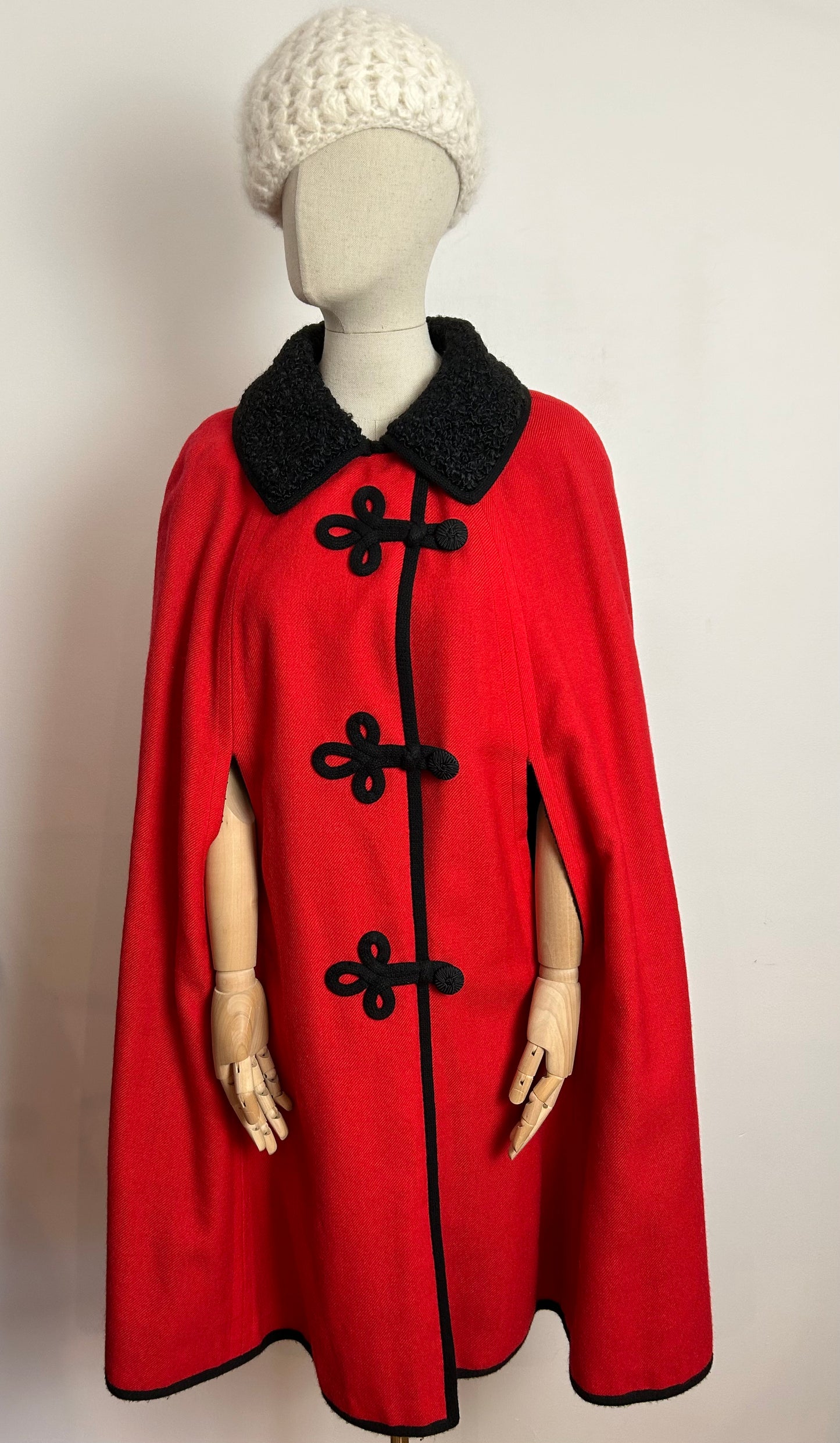 Vintage 1960s Amazing Quality Up To Size 12 BEAUTIFUL Red Wool & Velvet Reversible Cape Coat