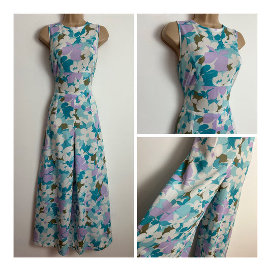 Vintage 1970s Size 8 White Blue & Lilac Floral Print Sleeveless Wide Leg Palazzo Jumpsuit