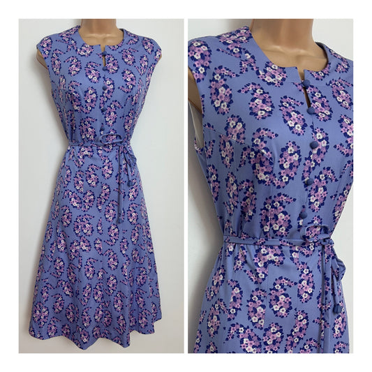 Vintage 1970s Size 12 Pretty Lilac Purple & Pink Floral Paisley Print Sleeveless Belted Day Dress