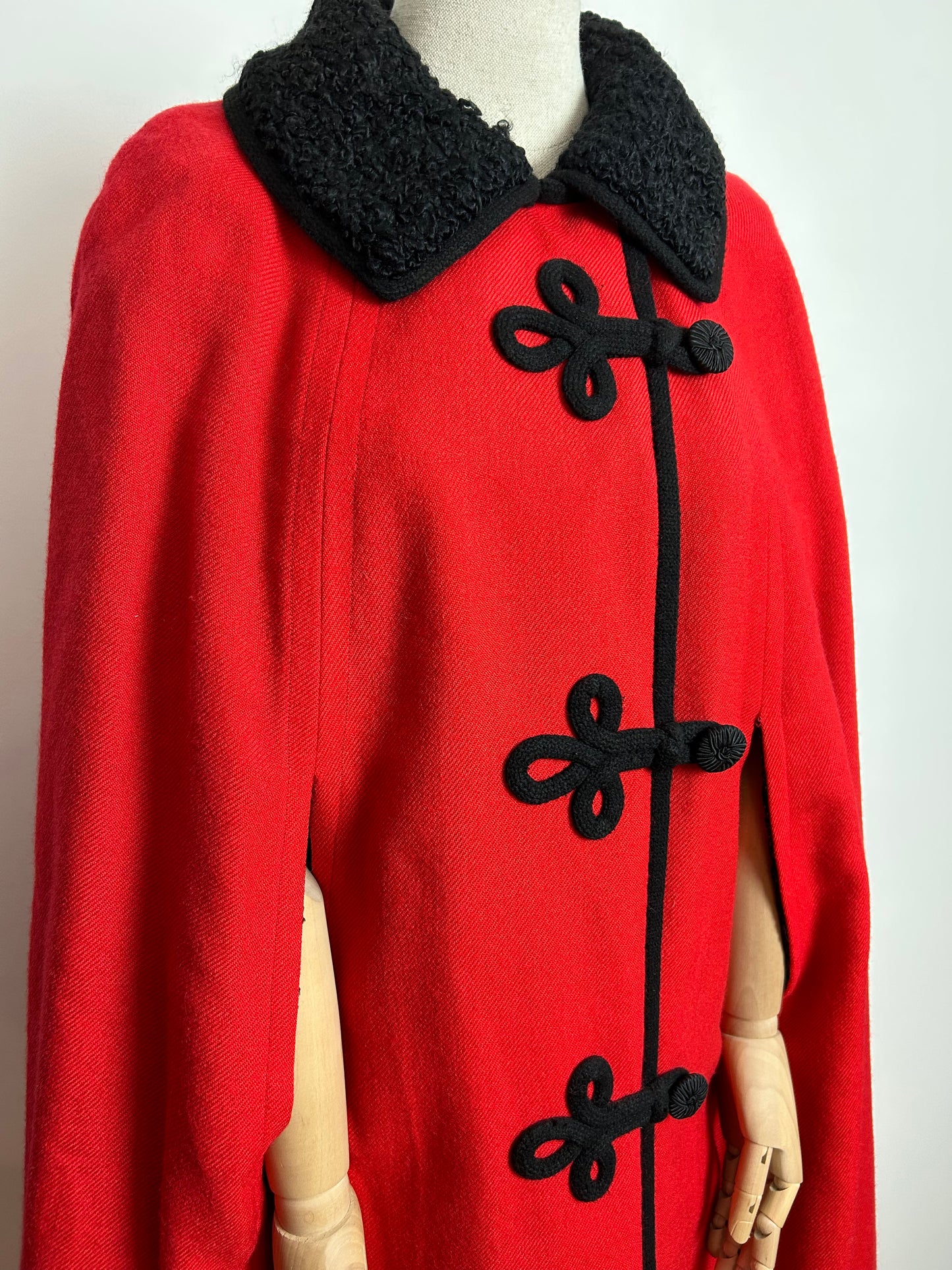 Vintage 1960s Amazing Quality Up To Size 12 BEAUTIFUL Red Wool & Velvet Reversible Cape Coat