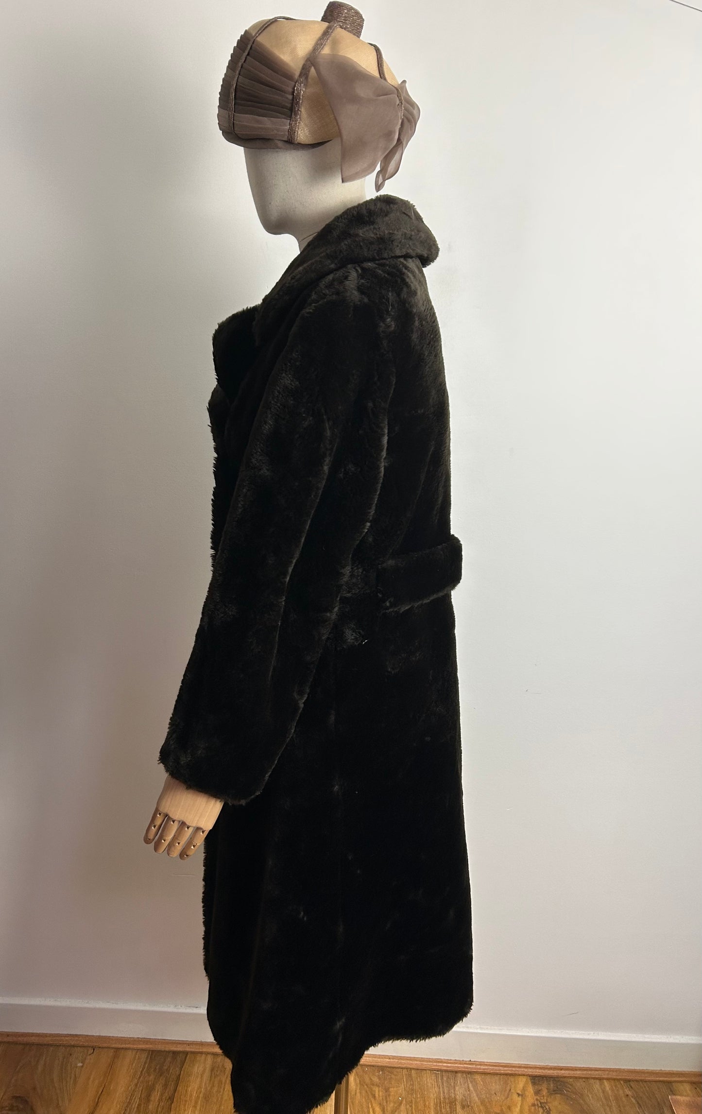 Vintage 1970s MARTIN BLAU OF LONDON UK Size 8-10 Super Soft Brown Faux Fur Coat