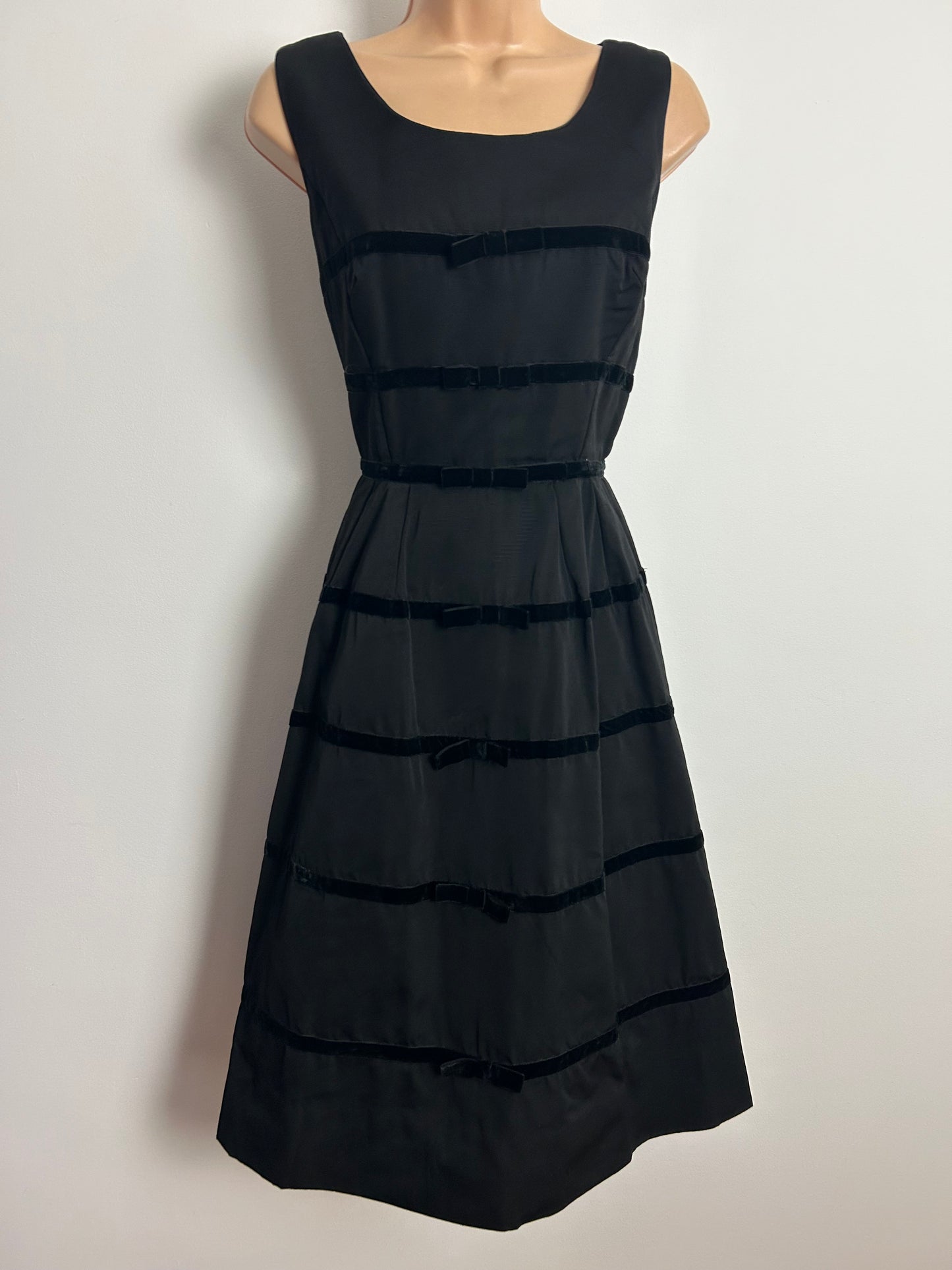 Vintage Late 1950s Early 1960s Size 8 Black Gaberdine Velvet Trim Bow Detail Occasion Dress