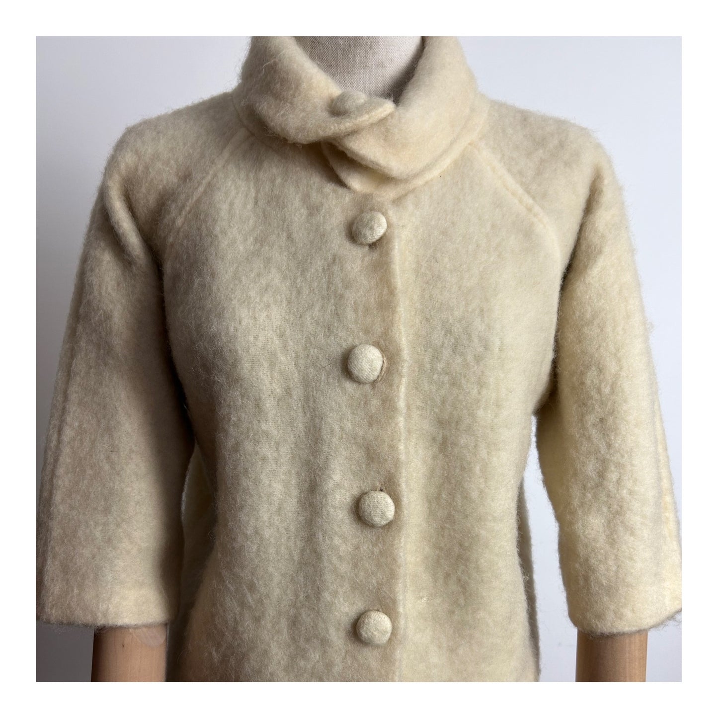 Vintage 1960s UK Size 10-12 Cute Little Cream Lambswool 3/4 Sleeve Jacket