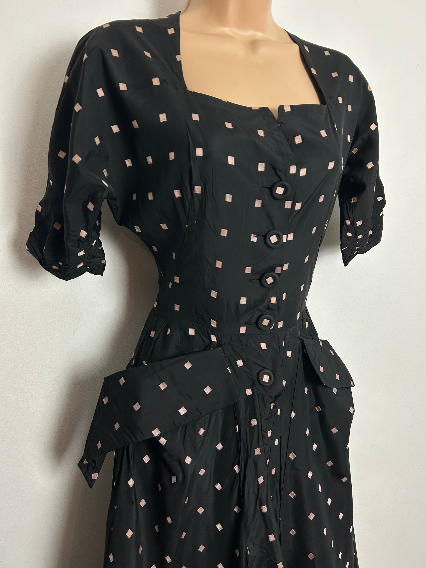 Vintage Late 1940s Size 4-6 Black & Pink Square Pattern Feature Pockets Swing Dress