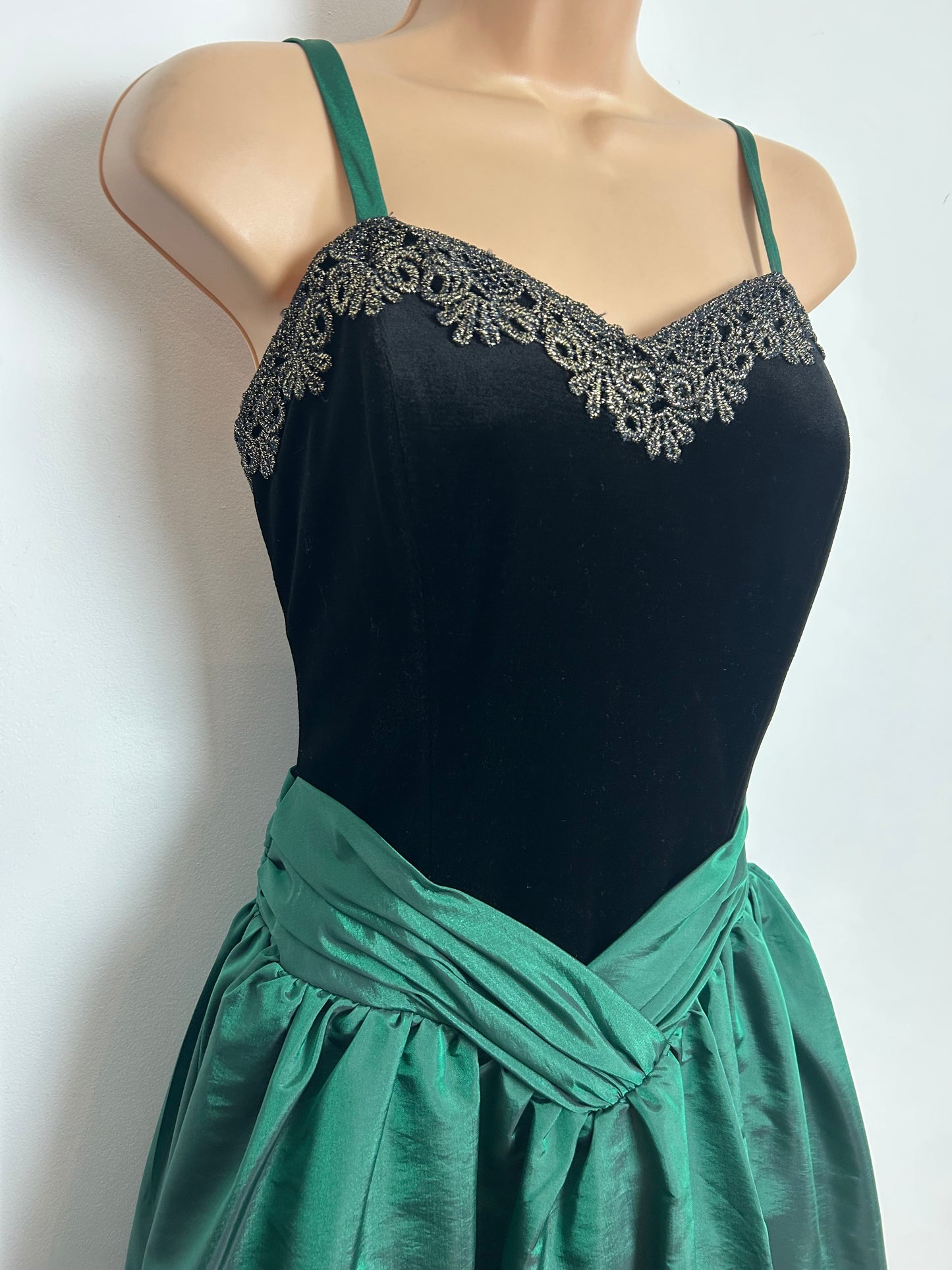 Vintage 1980s Size 12 Black & Dark Green Velvet & Satin Taffeta Braid Trim Xmas Party Dress